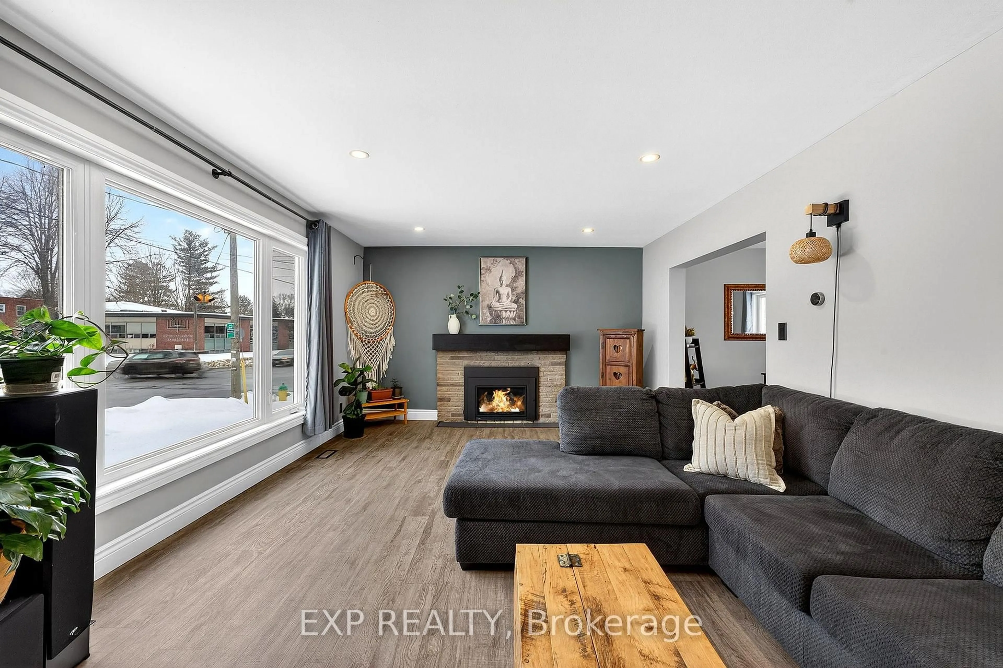 Living room with furniture, unknown for 266 Bleecker Ave, Belleville Ontario K8N 3V4