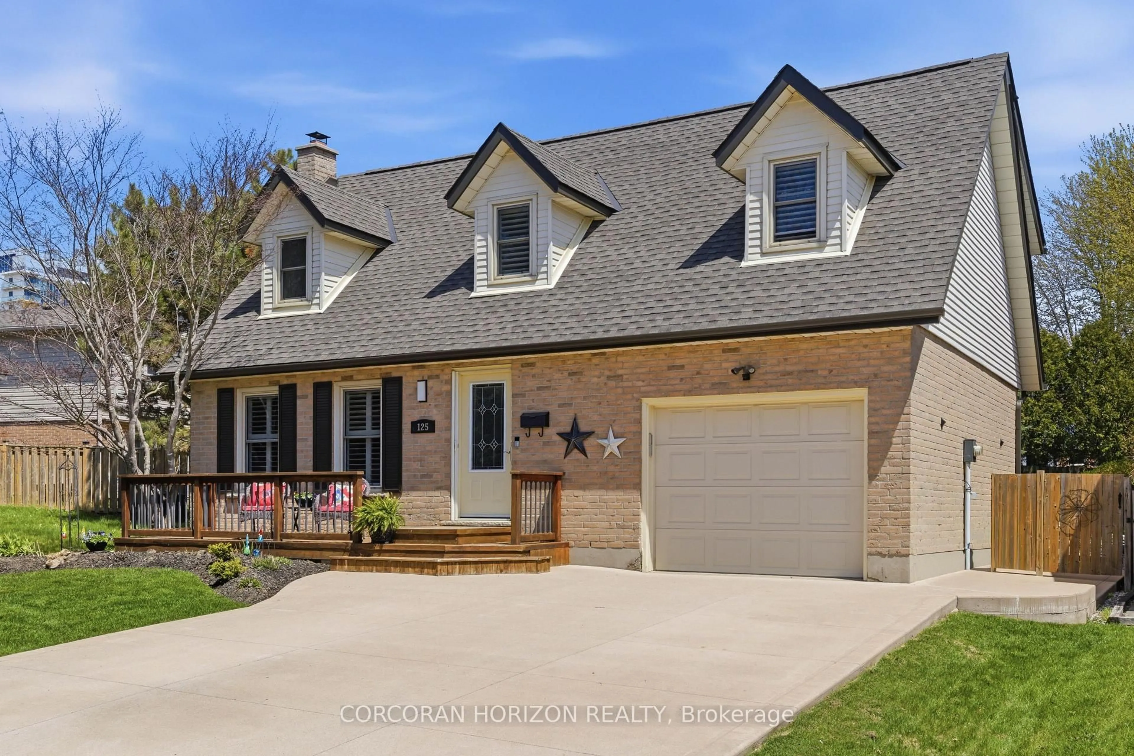 Home with brick exterior material, street for 125 Covington Cres, Kitchener Ontario N2N 2X2
