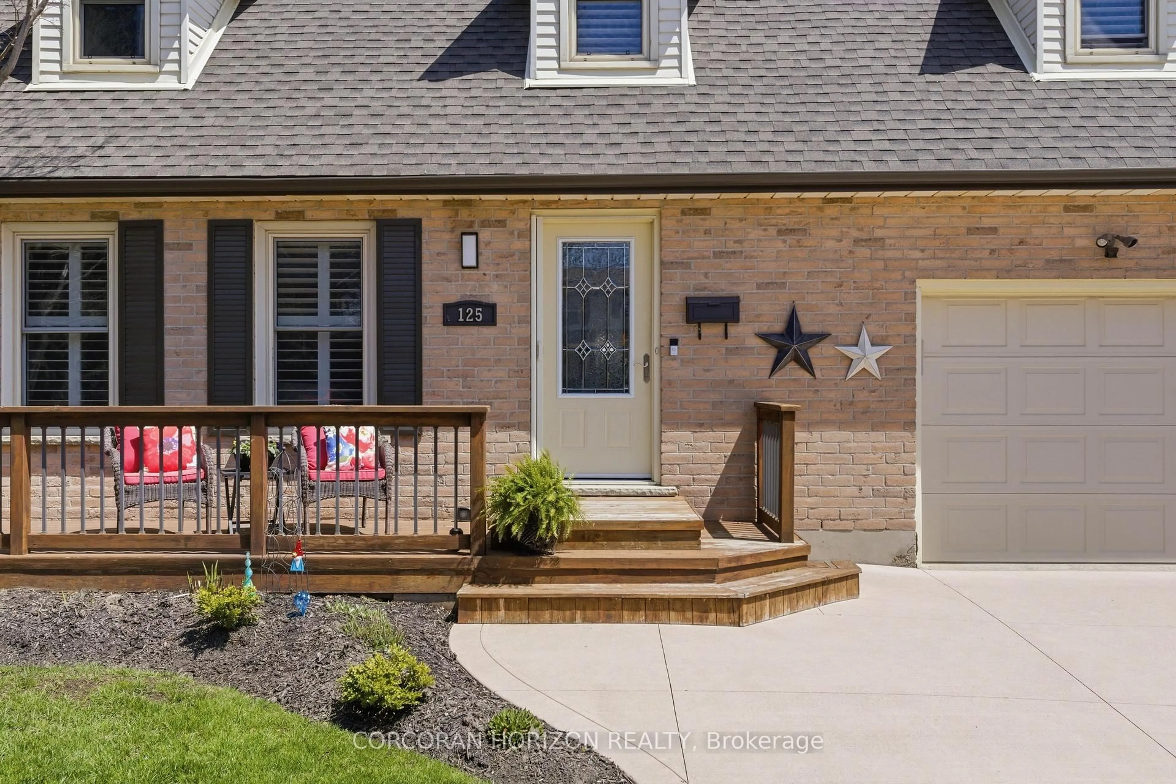 Home with brick exterior material, street for 125 Covington Cres, Kitchener Ontario N2N 2X2