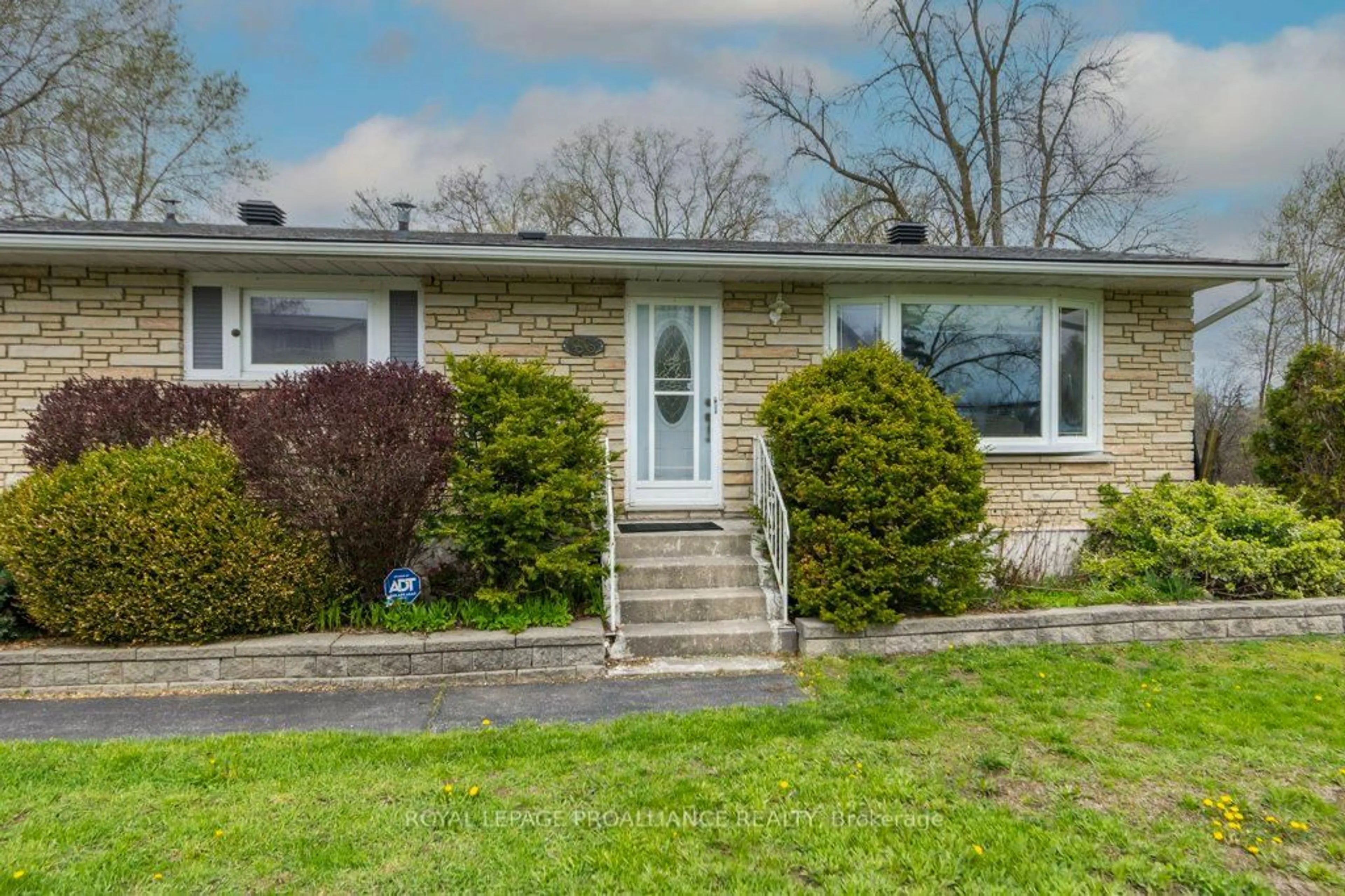 Unknown for 86 Store St, Quinte West Ontario K8V 4J2