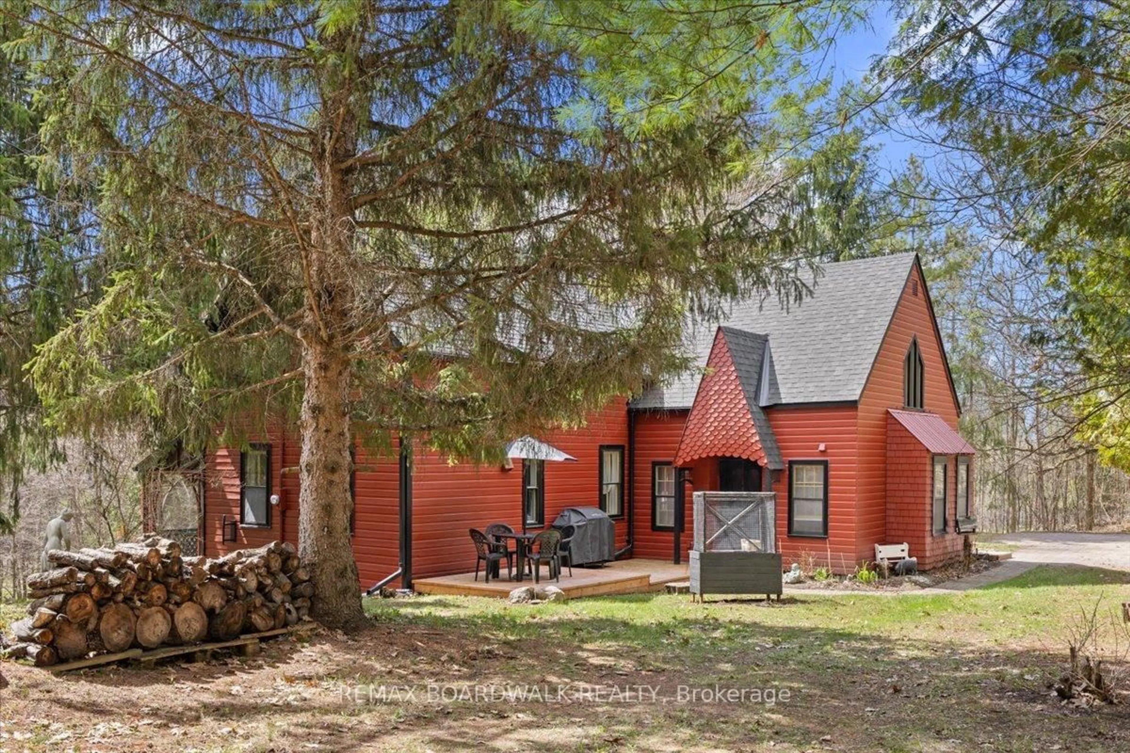 A pic from outside/outdoor area/front of a property/back of a property/a pic from drone, unknown for 105 PURDONS BAY Rd, Mcdonalds Corners Ontario K0G 1M0