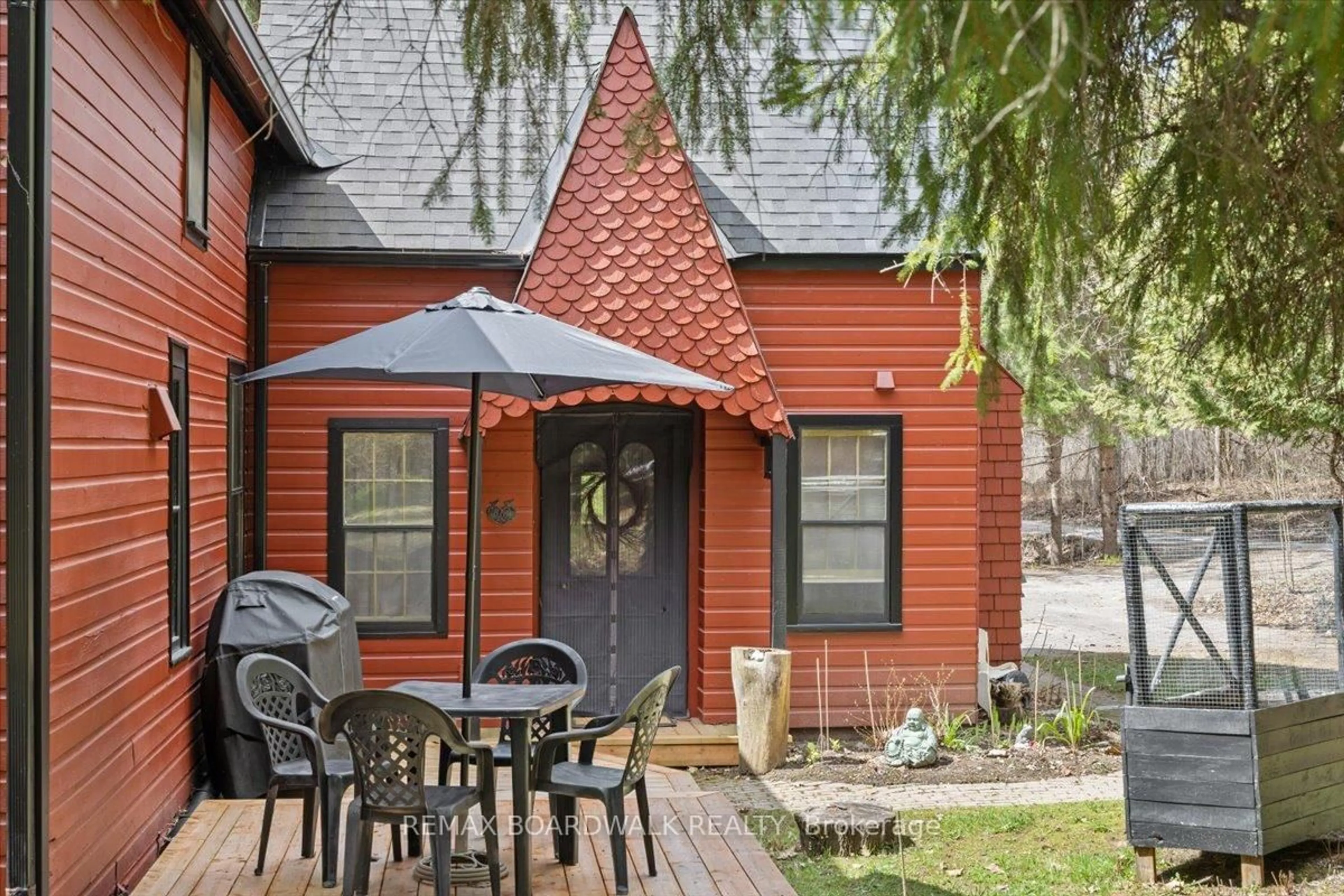 Patio, street for 105 PURDONS BAY Rd, Mcdonalds Corners Ontario K0G 1M0