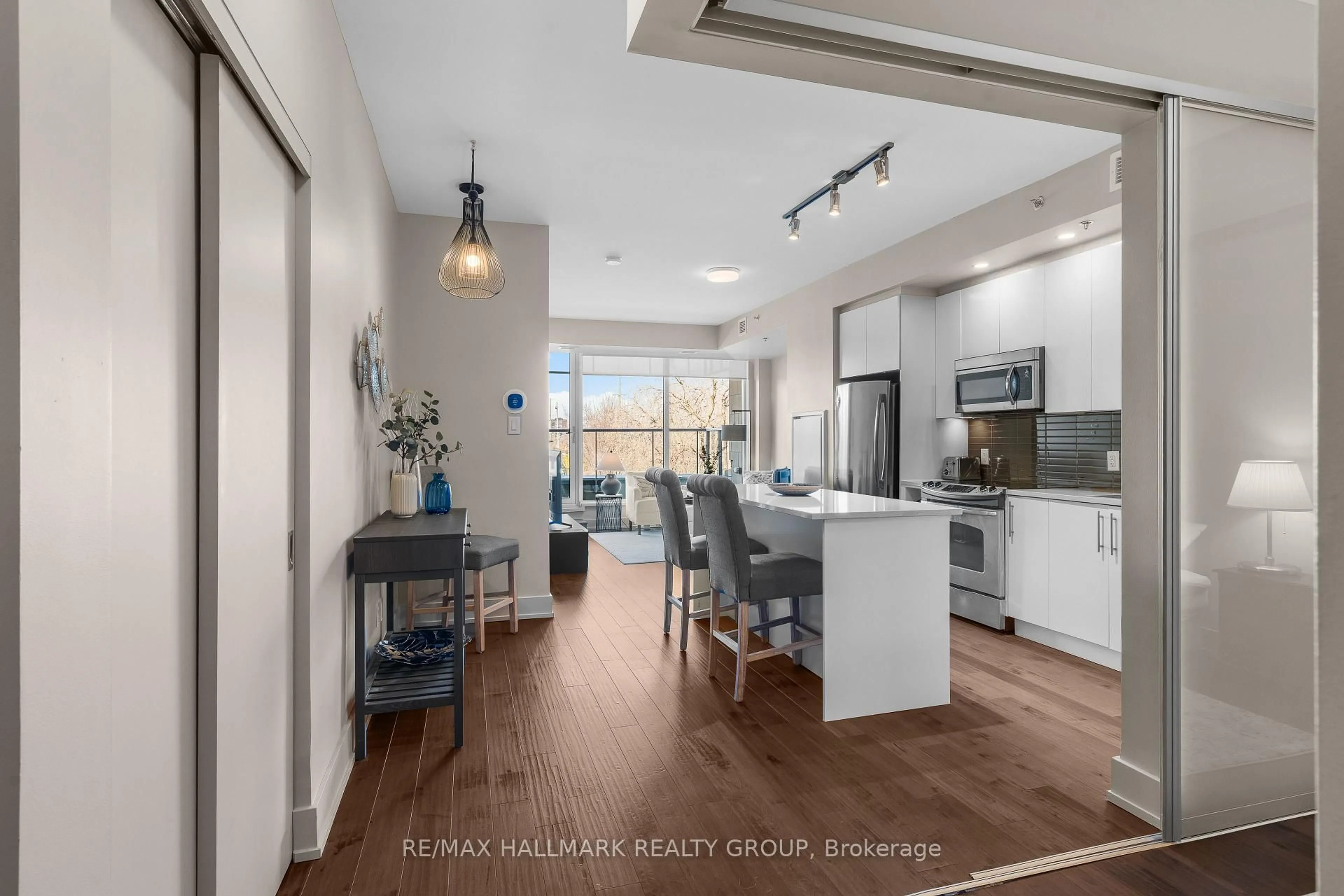 Open concept kitchen, unknown for 108 Richmond Rd #211, Ottawa Ontario K1Z 0B3