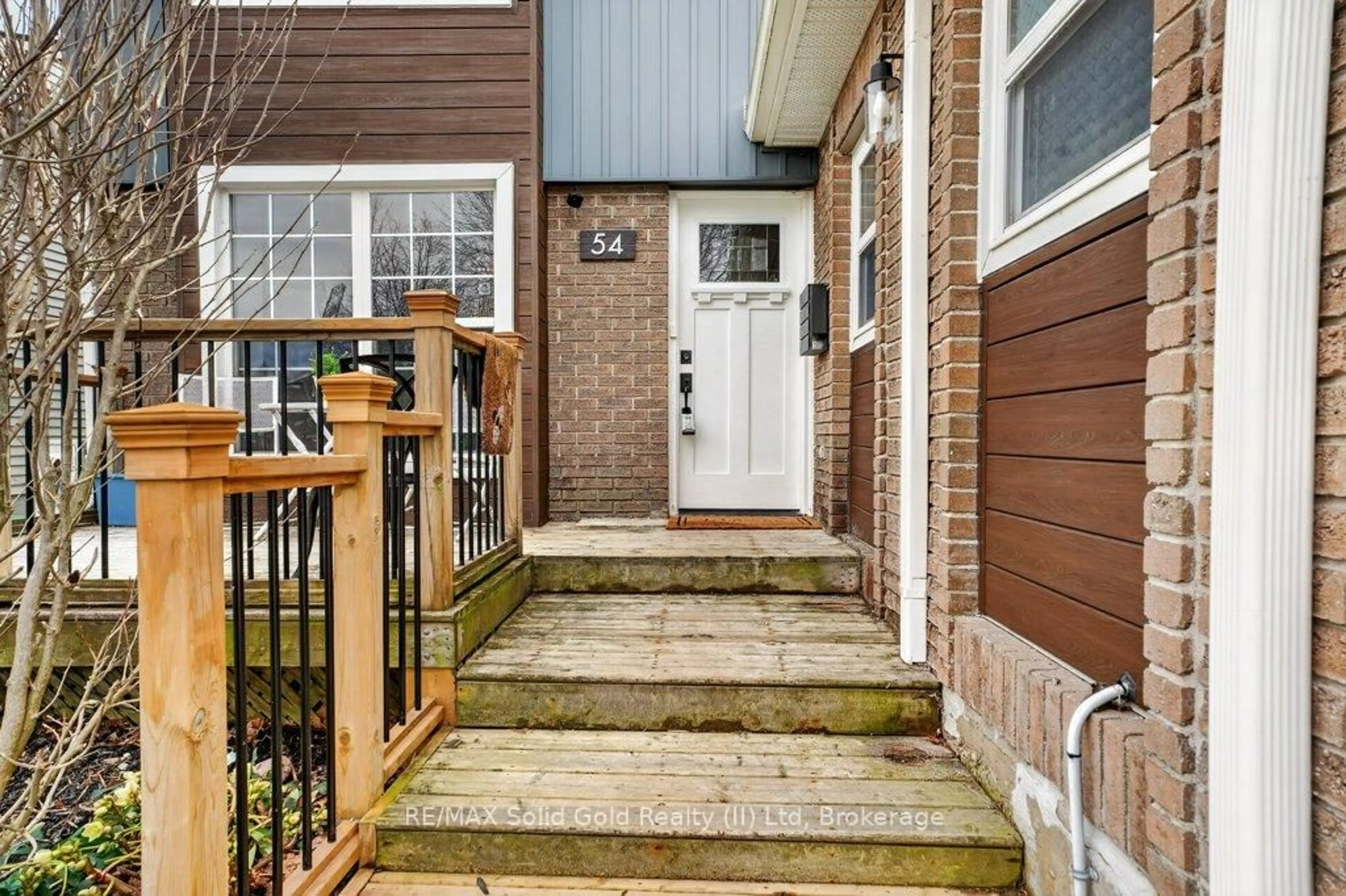 Indoor entryway for 54 Deerwood Cres, Kitchener Ontario N2N 1R3