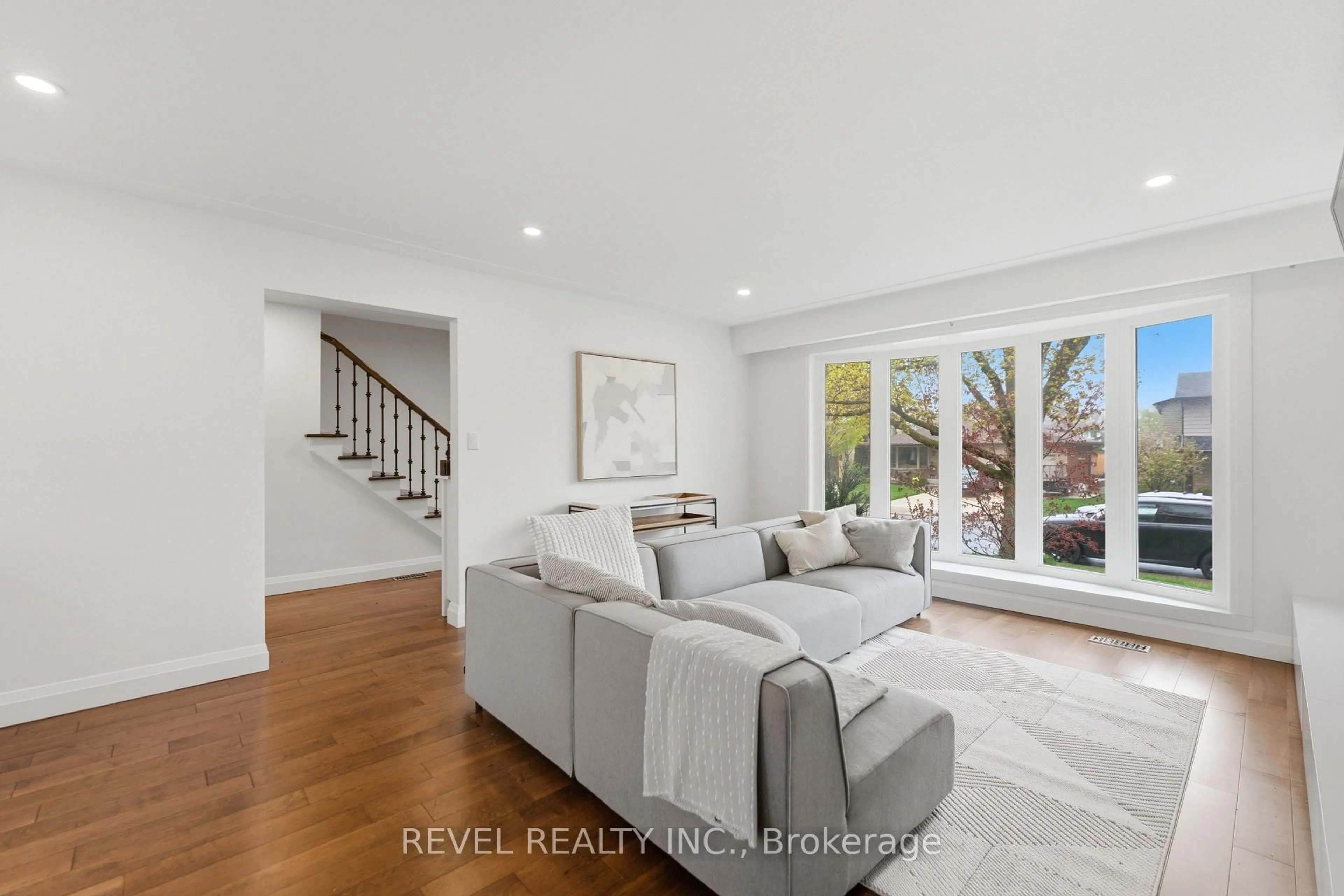 Living room with furniture, unknown for 73 San Fernando Dr, Hamilton Ontario L9C 2C3