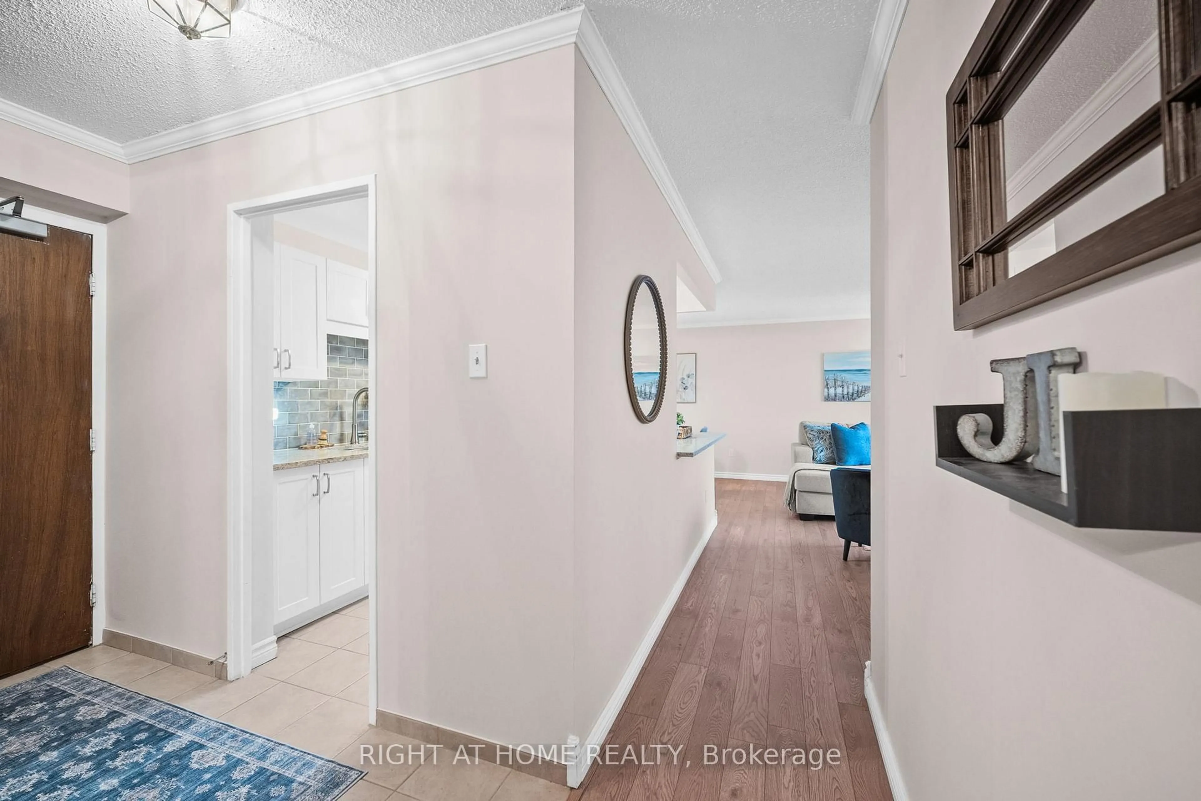 Indoor entryway for 1025 RICHMOND Rd #1006, Ottawa Ontario K2B 8G8