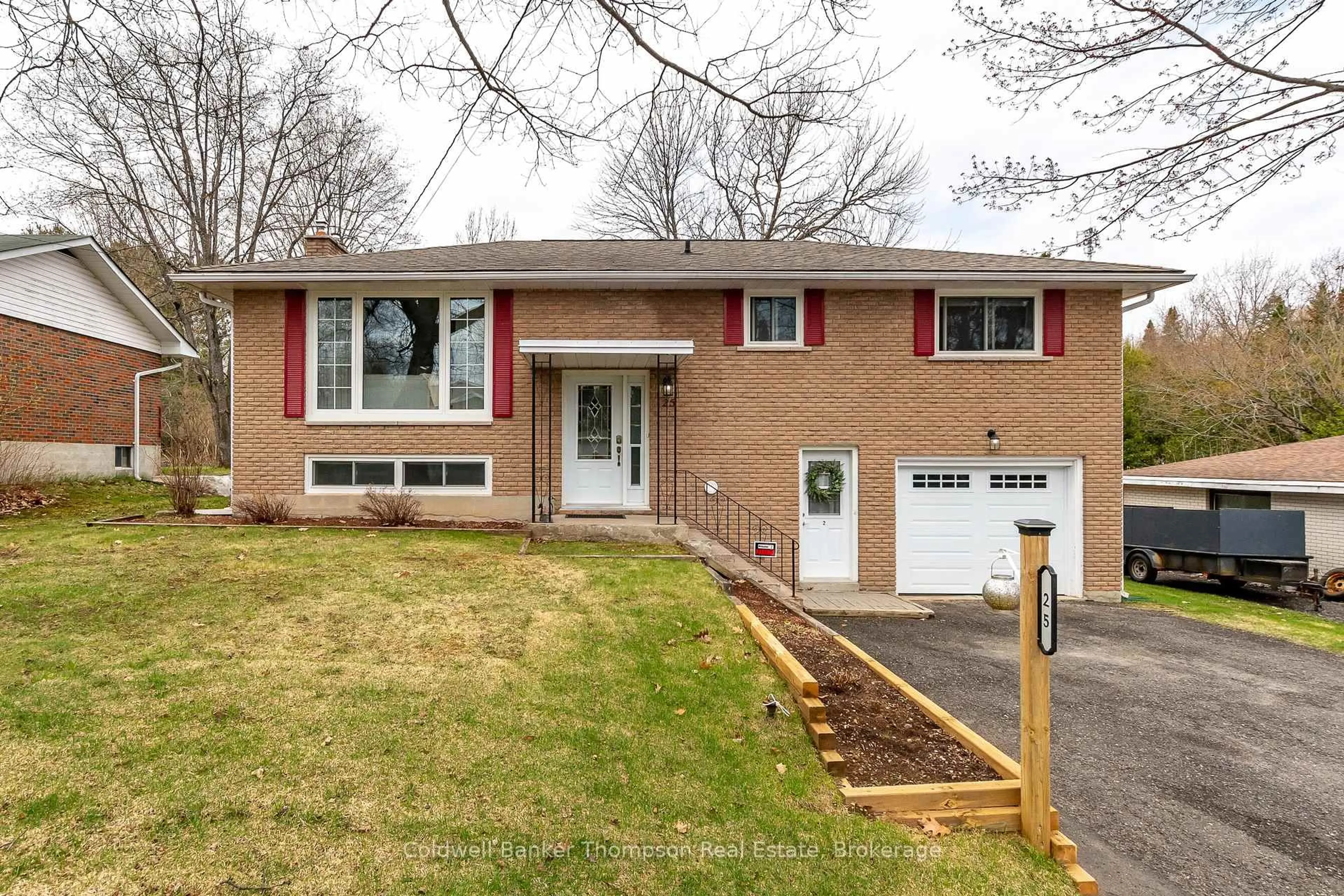 Home with brick exterior material, street for 25 Anthony Crt, Huntsville Ontario P1H 1T2