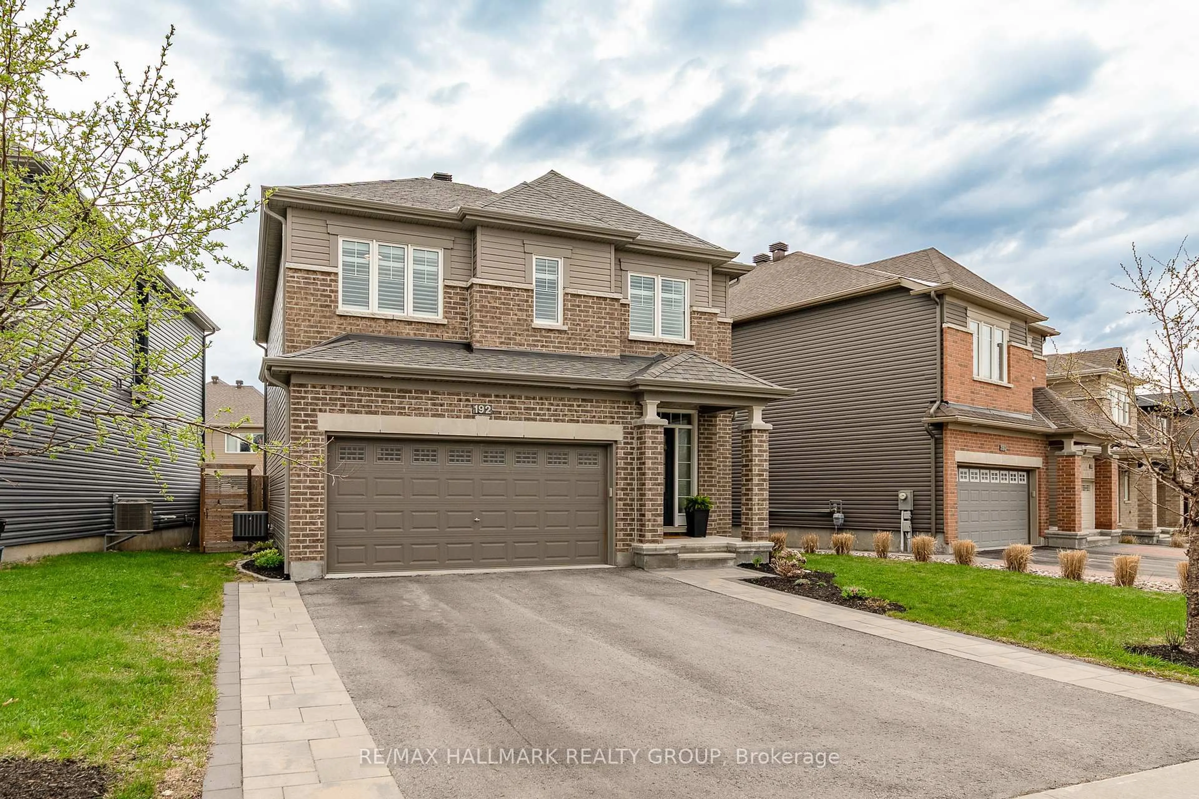 Home with brick exterior material, street for 192 Kimpton Dr, Stittsville Ontario K2S 2J2