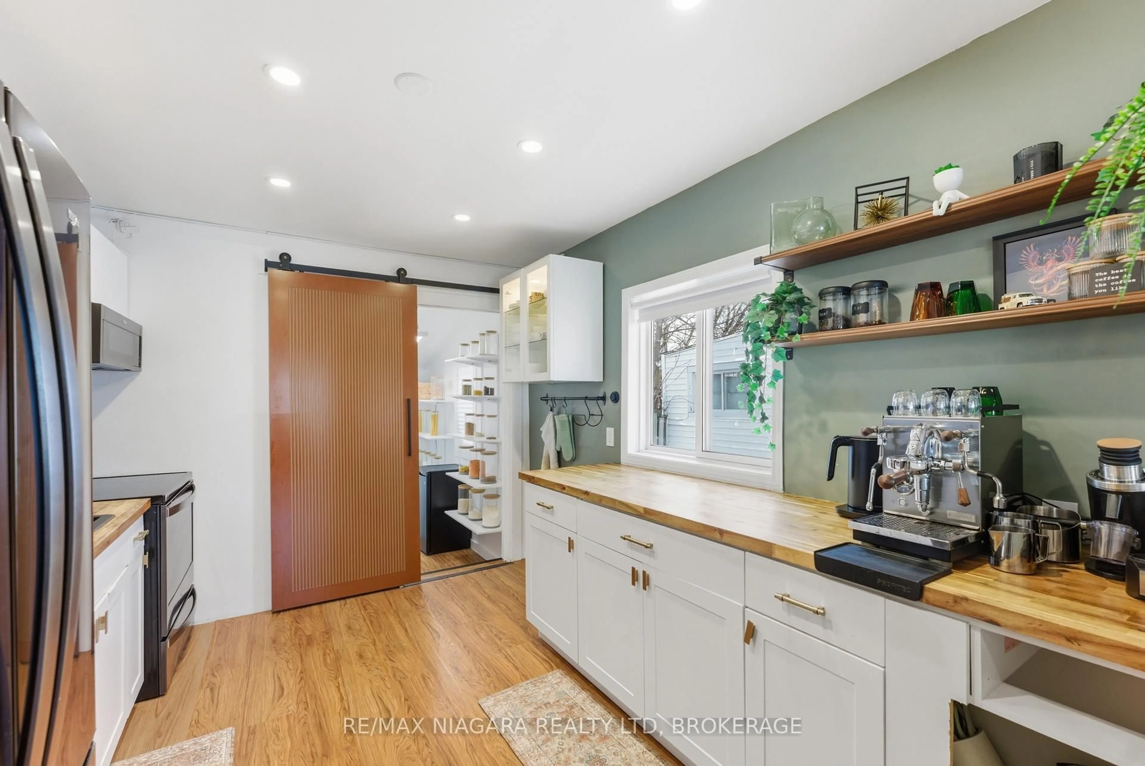 Open concept kitchen, unknown for 412 Welland Ave, St. Catharines Ontario L2M 5T8
