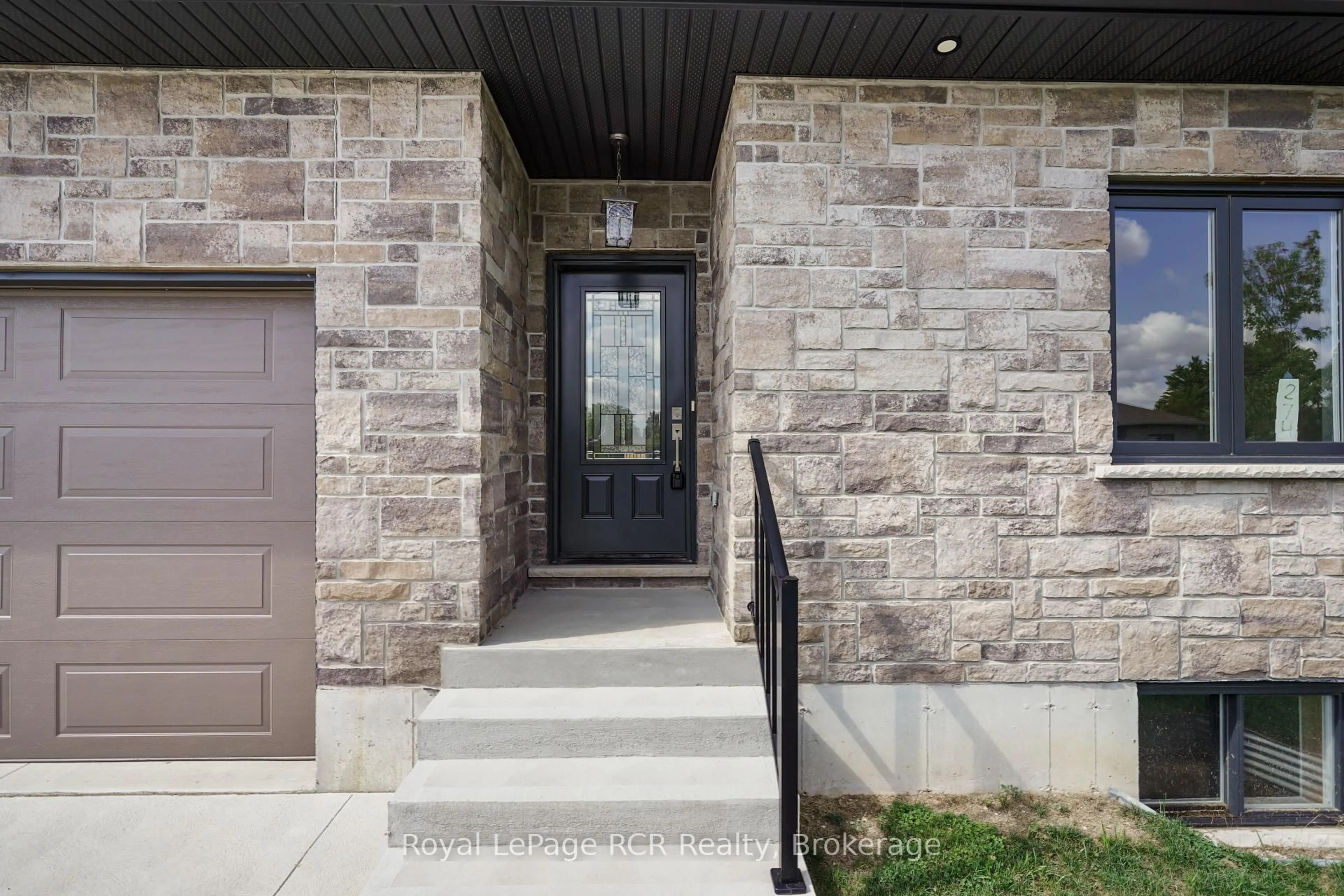 Unknown for 274 Queen St, North Perth Ontario N0G 1B0