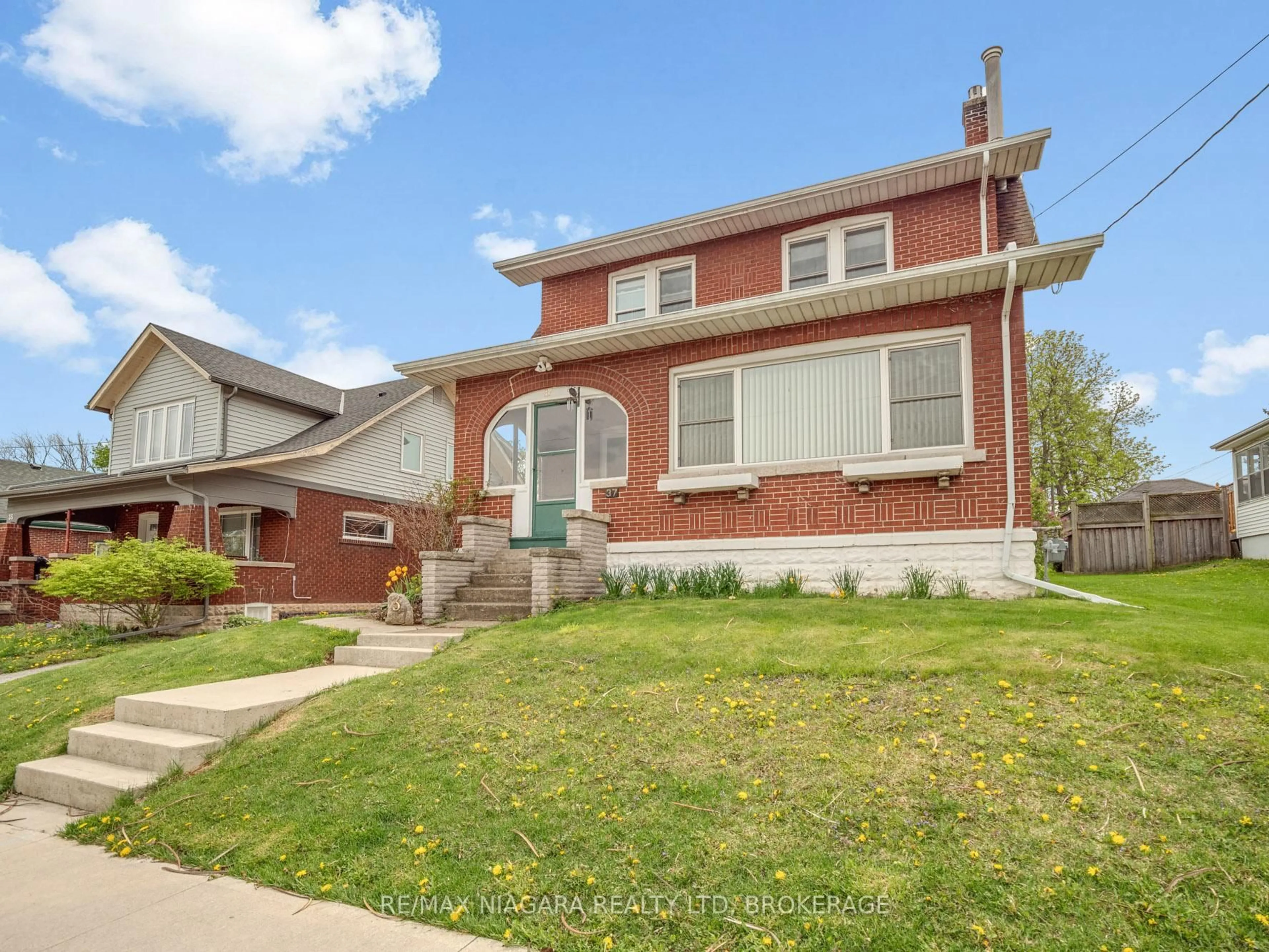 Home with brick exterior material, street for 37 Highland Ave, Fort Erie Ontario L2A 2X6