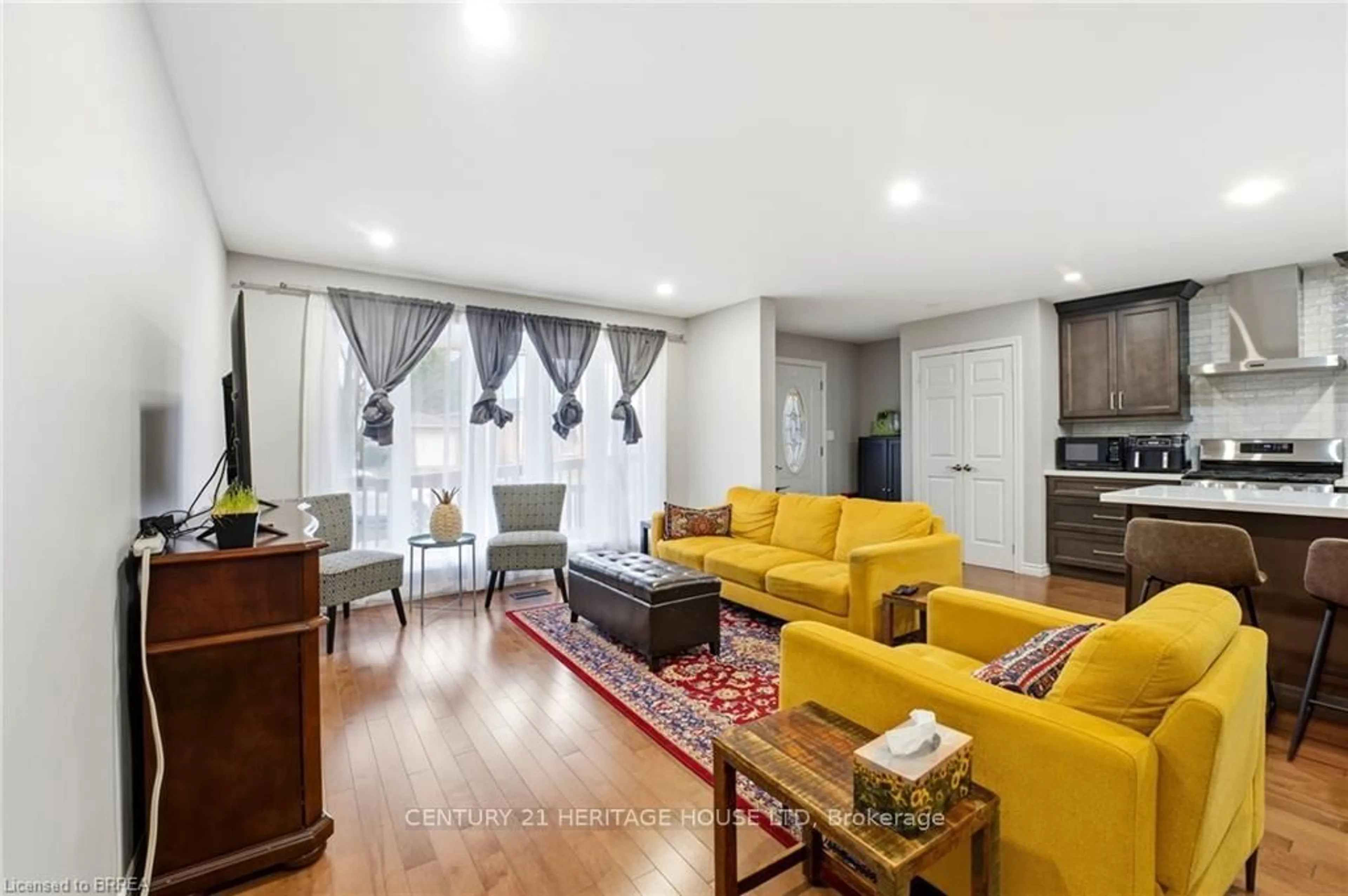 Living room with furniture, unknown for 179 Banbury Rd, Brantford Ontario N3P 1E6