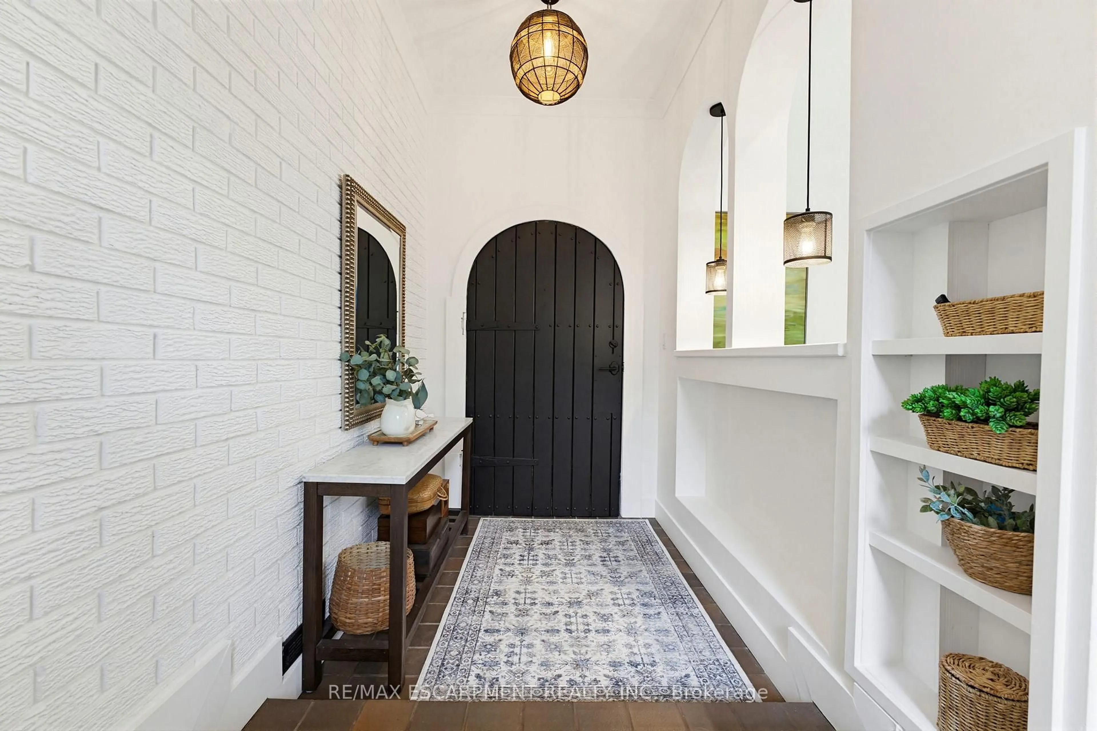 Indoor entryway for 236 Parkside Dr, Hamilton Ontario L8B 0Y7