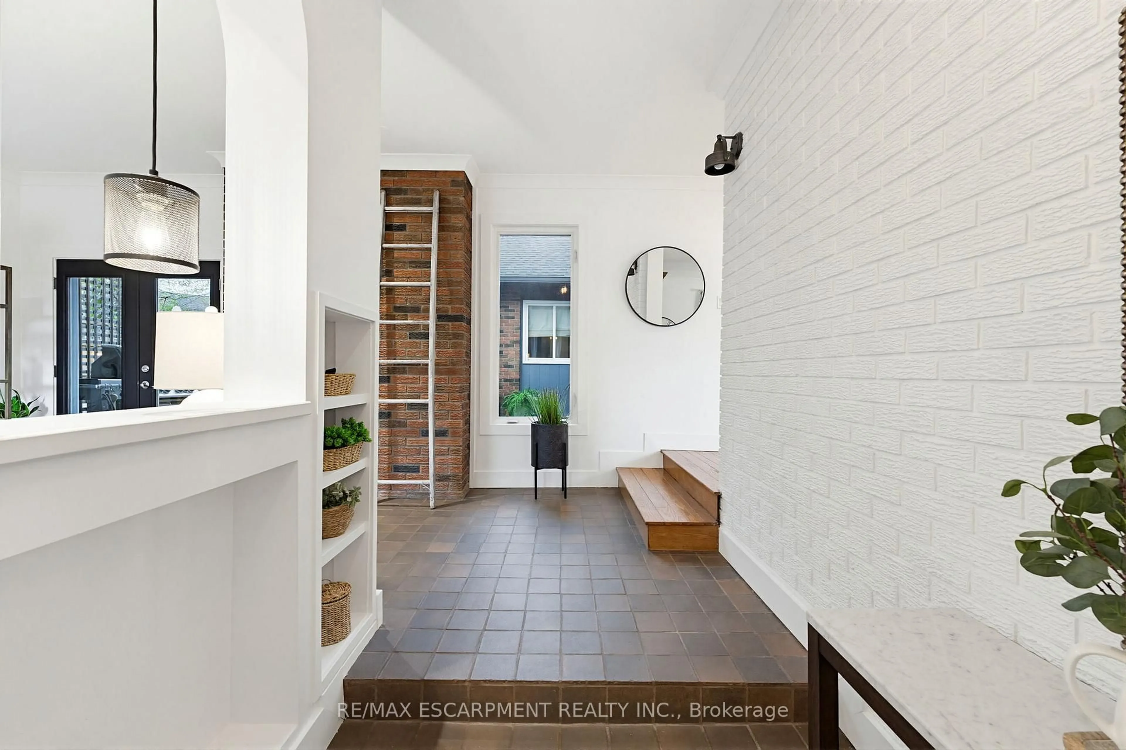 Indoor entryway for 236 Parkside Dr, Hamilton Ontario L8B 0Y7