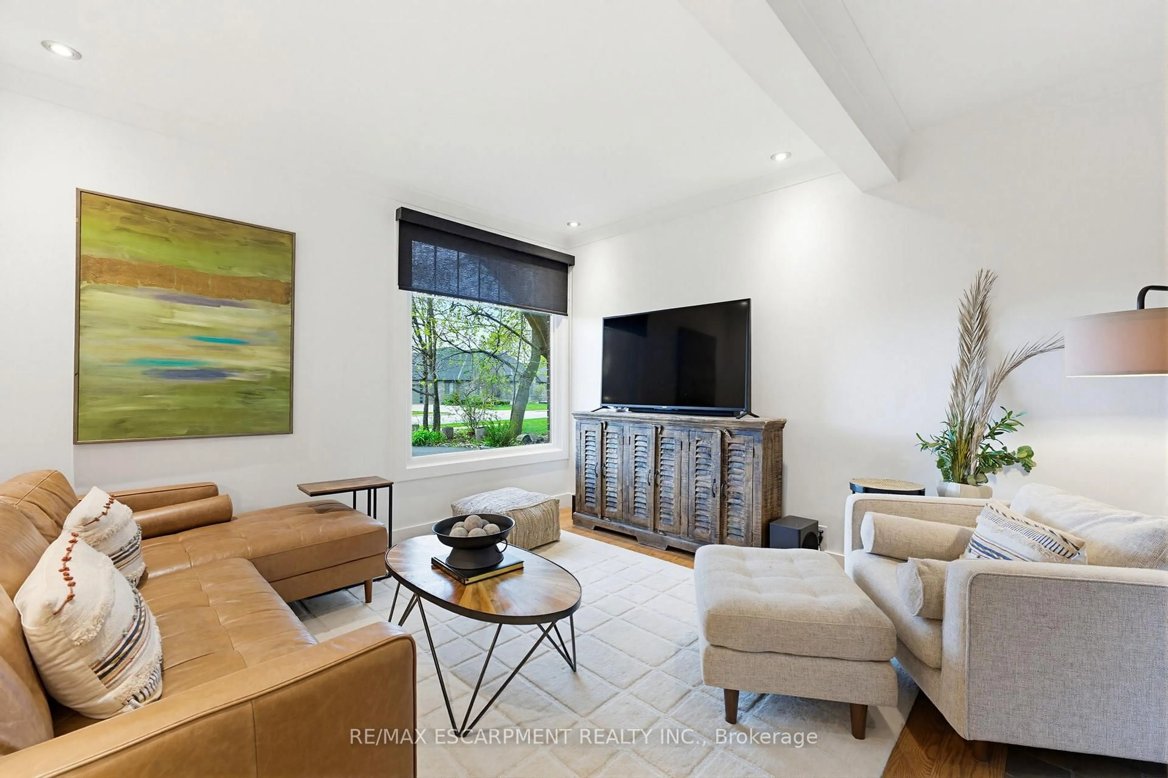 Living room with furniture, unknown for 236 Parkside Dr, Hamilton Ontario L8B 0Y7
