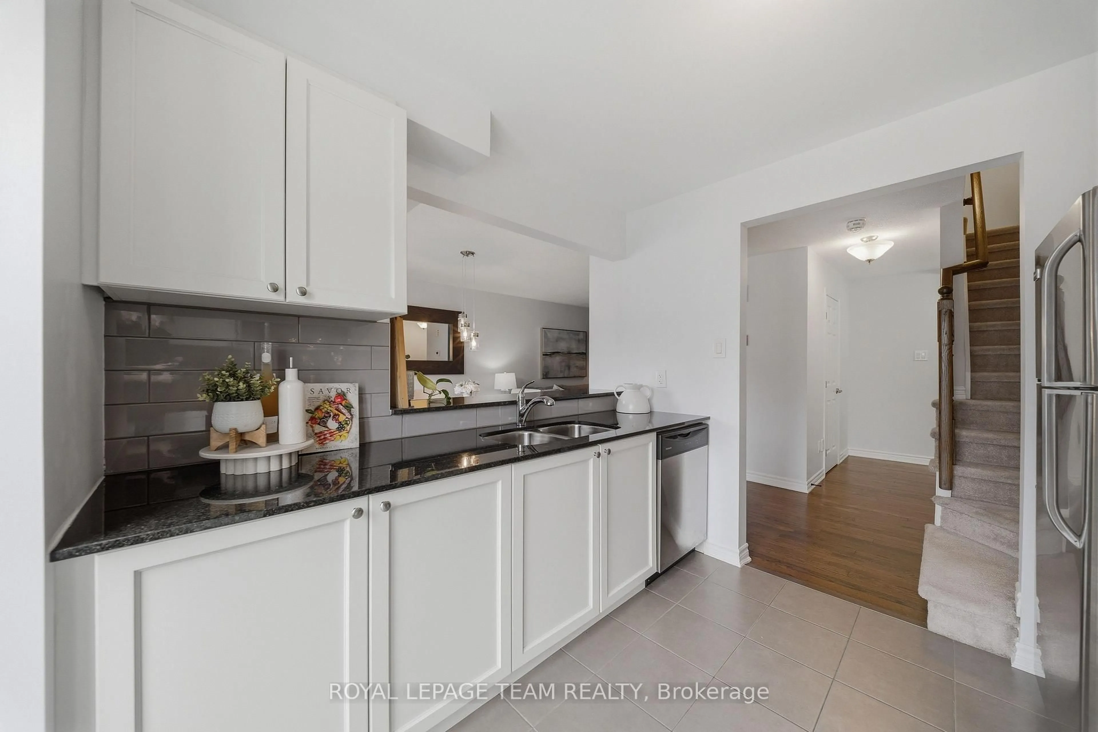 Unknown for 599 Foxlight Circ, Ottawa Ontario K2M 0L9