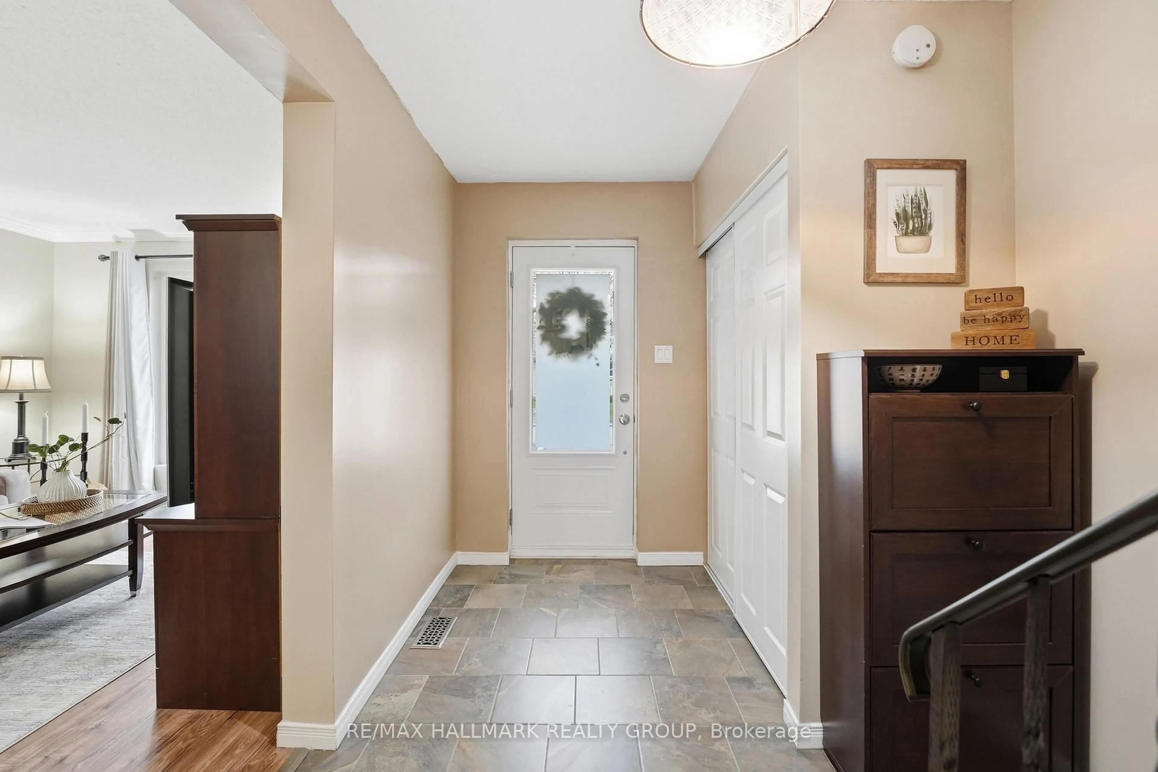 Indoor entryway for 2336 Orient Park Dr #59, Ottawa Ontario K1B 4N5