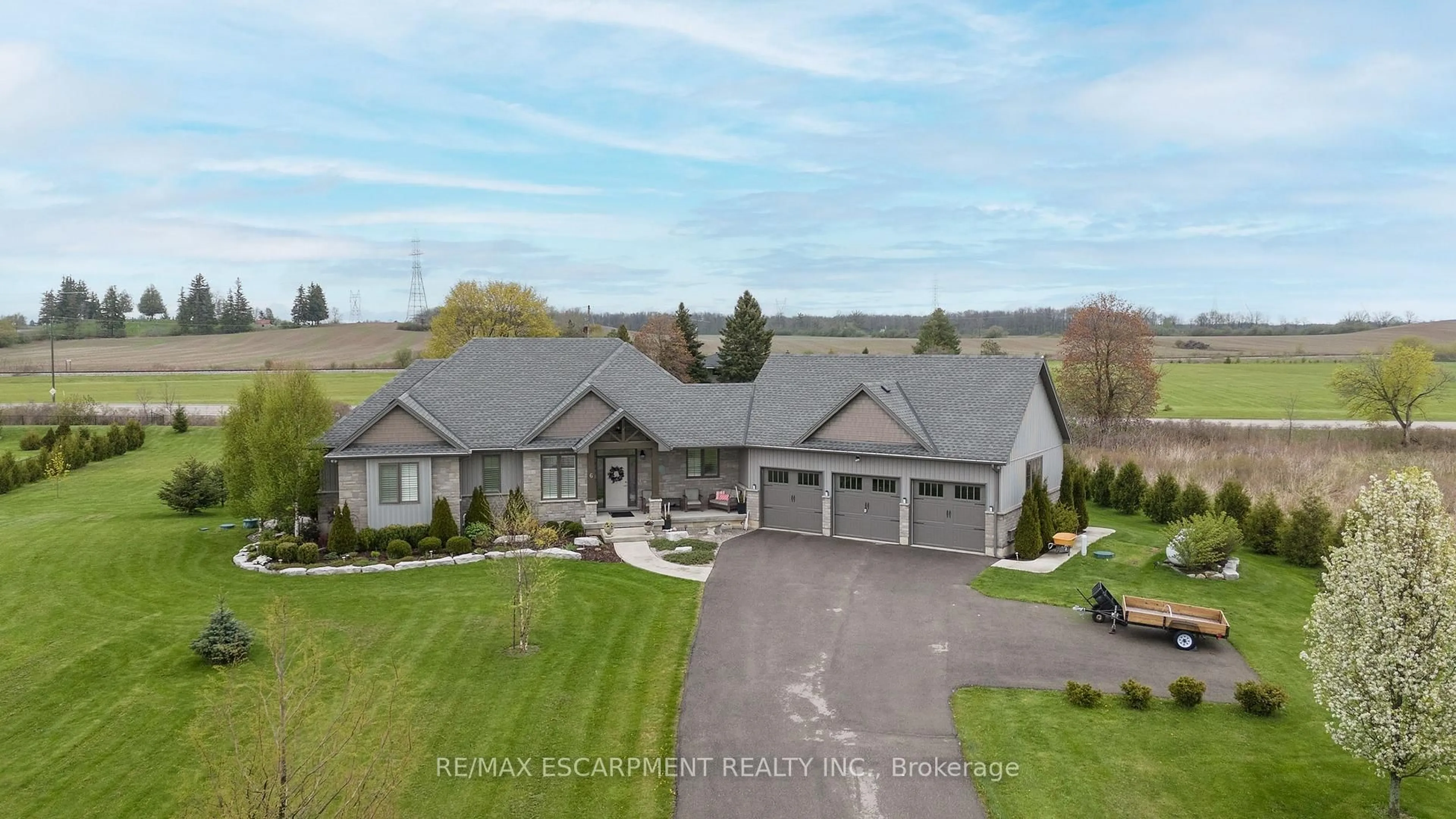 A pic from outside/outdoor area/front of a property/back of a property/a pic from drone, unknown for 6 Macneil Crt, Brantford Ontario N3S 0G3