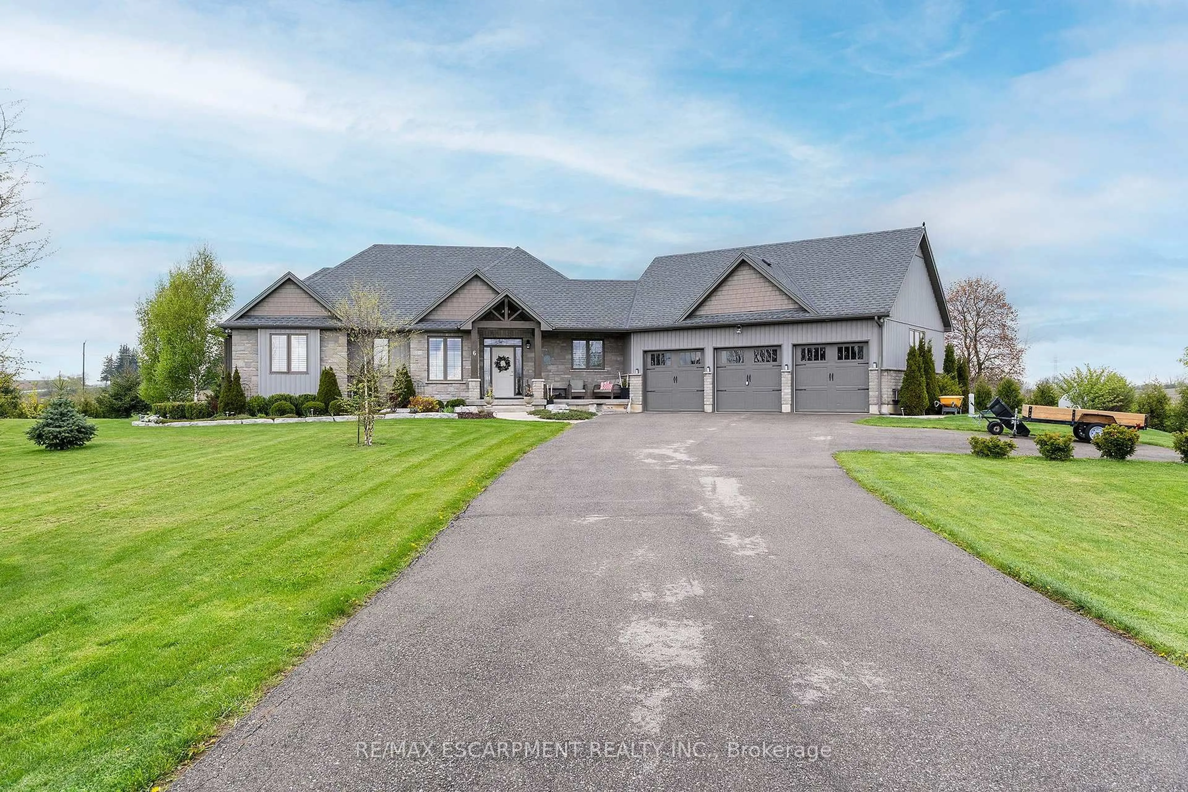 A pic from outside/outdoor area/front of a property/back of a property/a pic from drone, street for 6 Macneil Crt, Brantford Ontario N3S 0G3