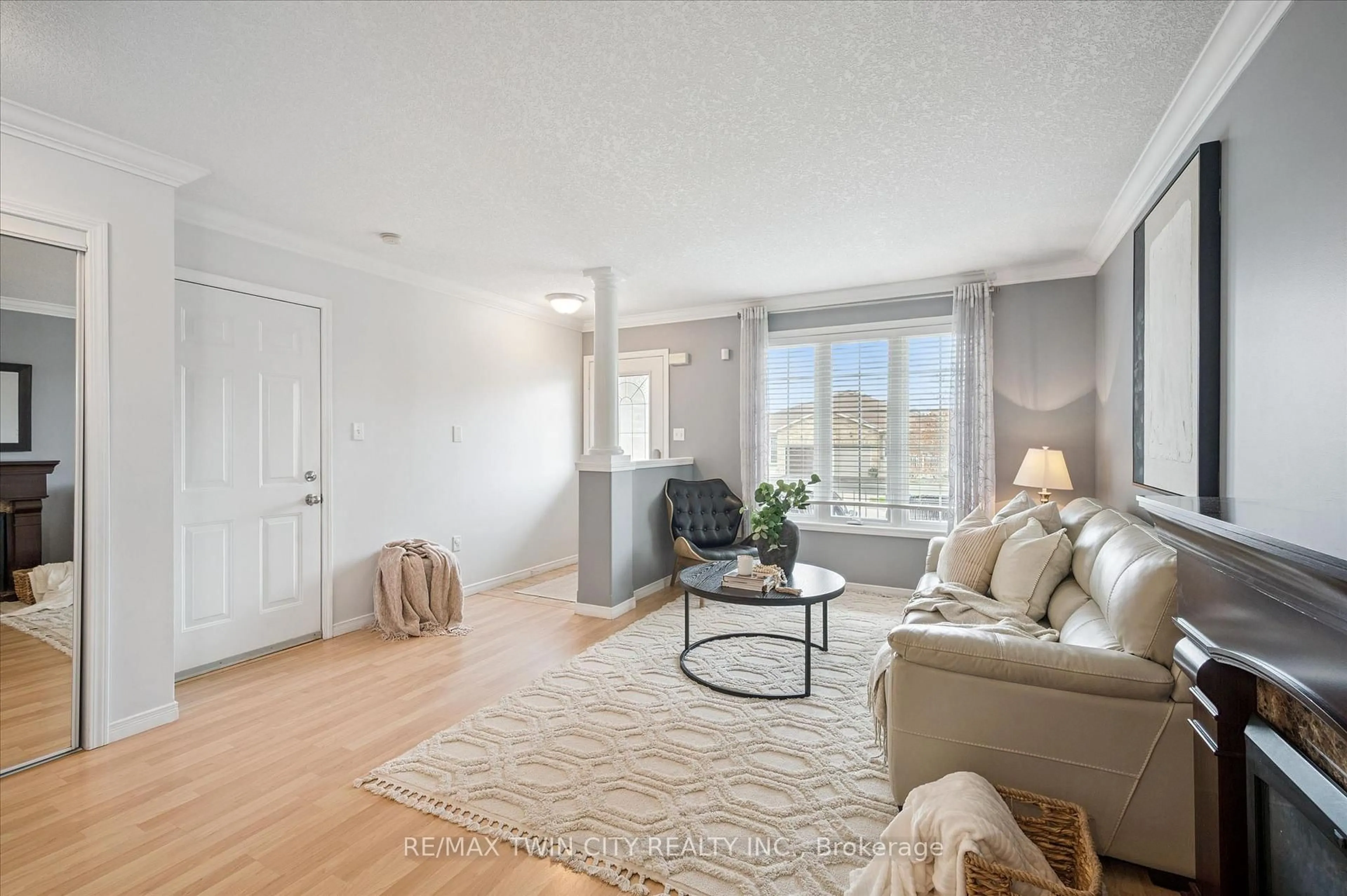 Living room with furniture, unknown for 6 Mosser Dr, Cambridge Ontario N1P 1H9