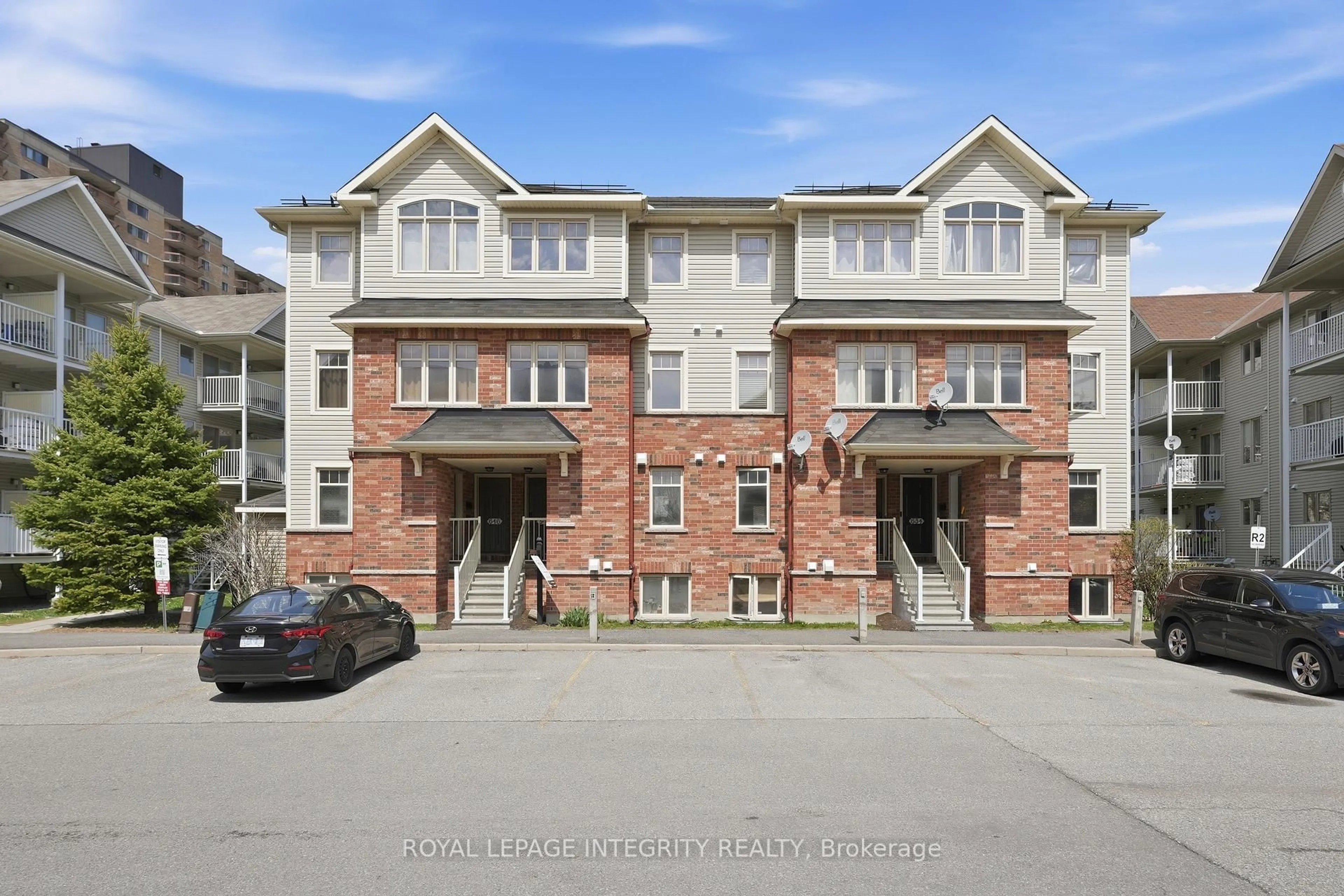 A pic from outside/outdoor area/front of a property/back of a property/a pic from drone, unknown for 642 Reardon Private #11, Ottawa Ontario K1V 2K8
