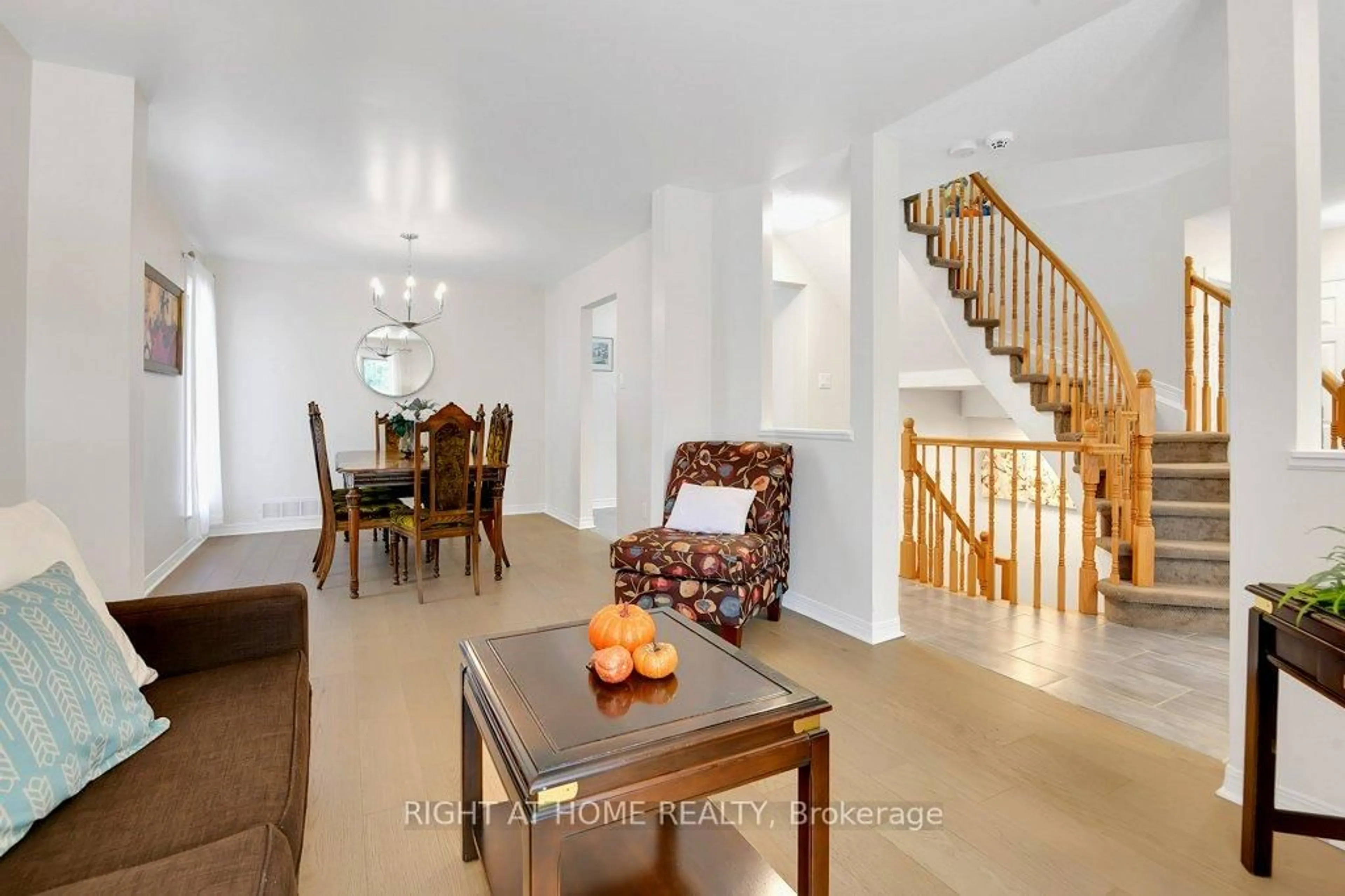 Unknown for 33 SPUR Ave, Ottawa Ontario K2M 2R9