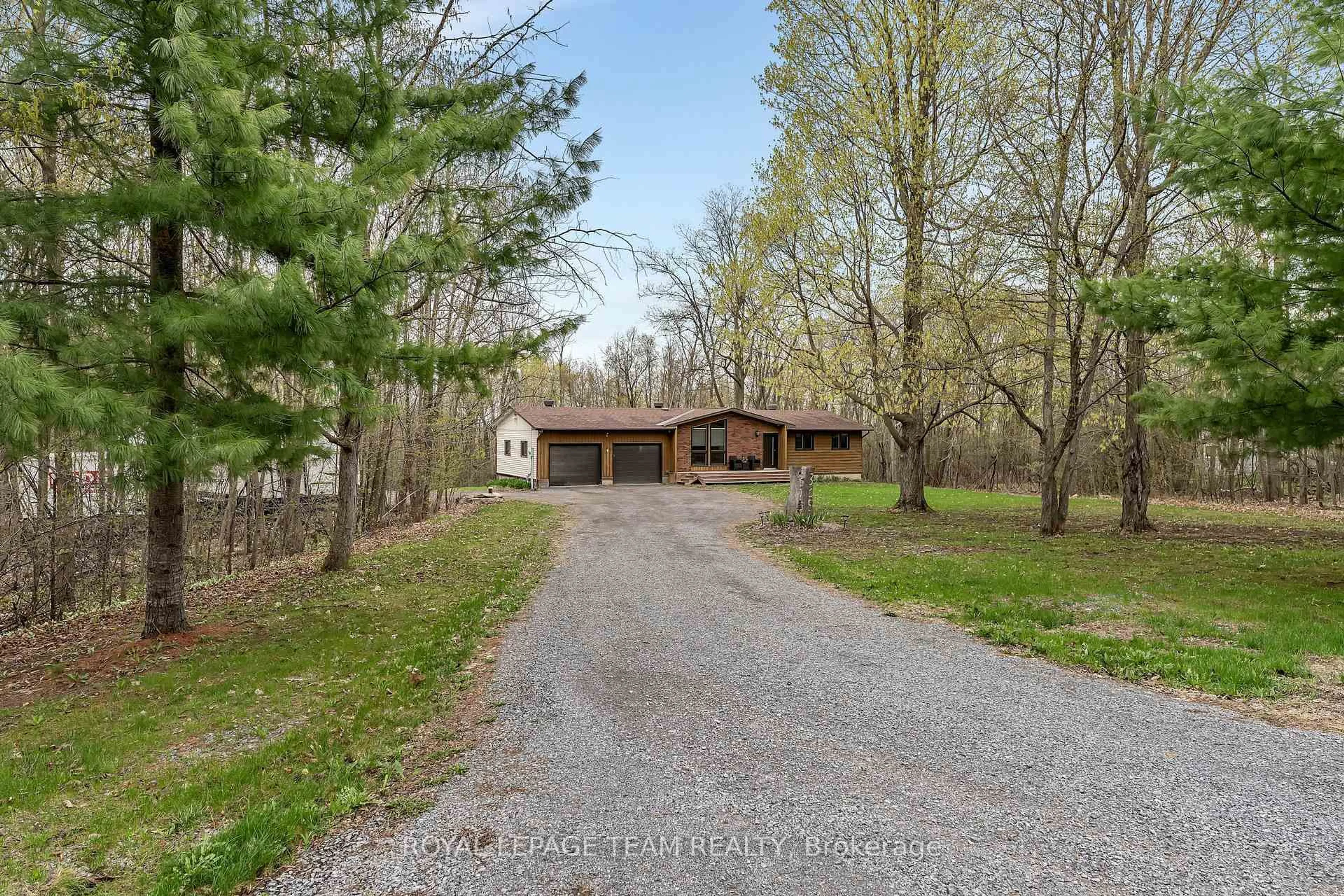 A pic from outside/outdoor area/front of a property/back of a property/a pic from drone, water/lake/river/ocean view for 315 Felton Cres, Russell Ontario K4R 1E5