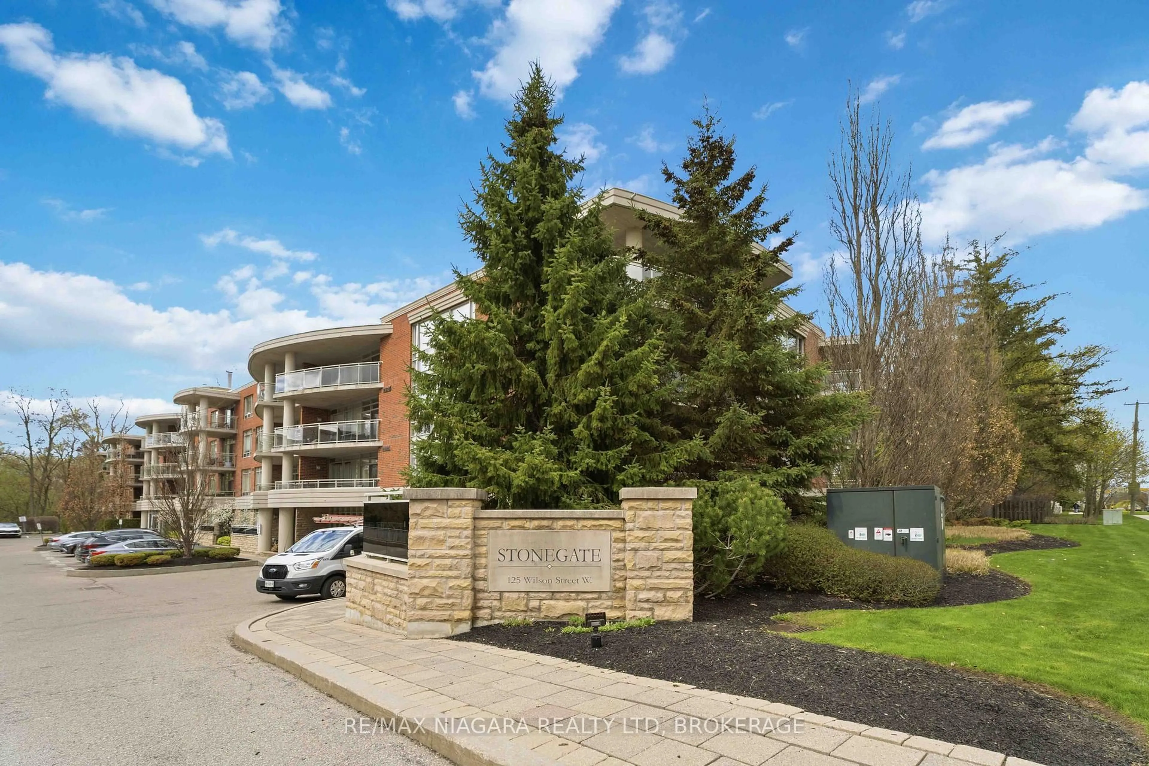 A pic from outside/outdoor area/front of a property/back of a property/a pic from drone, unknown for 125 Wilson St #107, Hamilton Ontario L9G 0B3