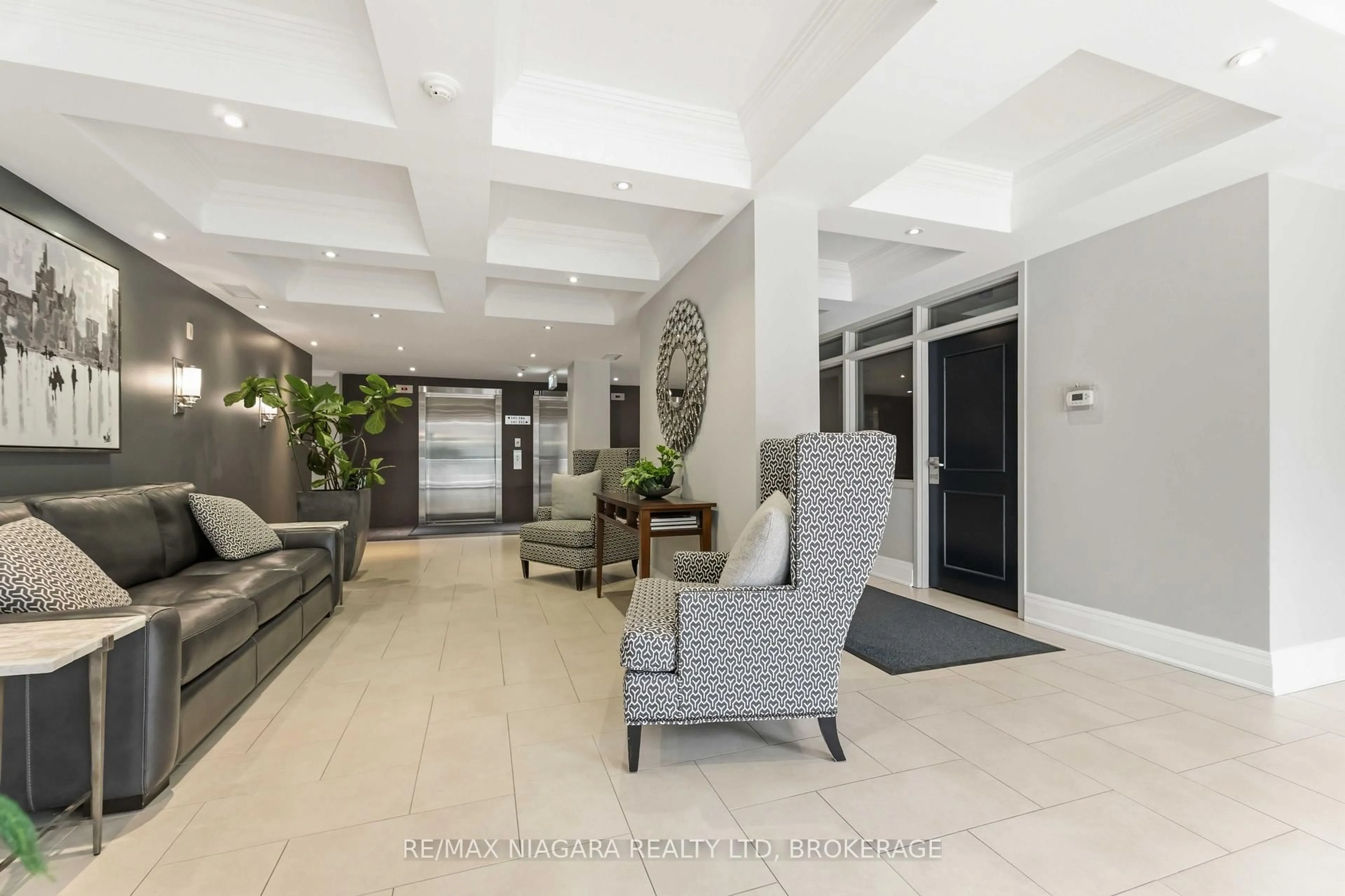 Indoor foyer for 125 Wilson St #107, Hamilton Ontario L9G 0B3