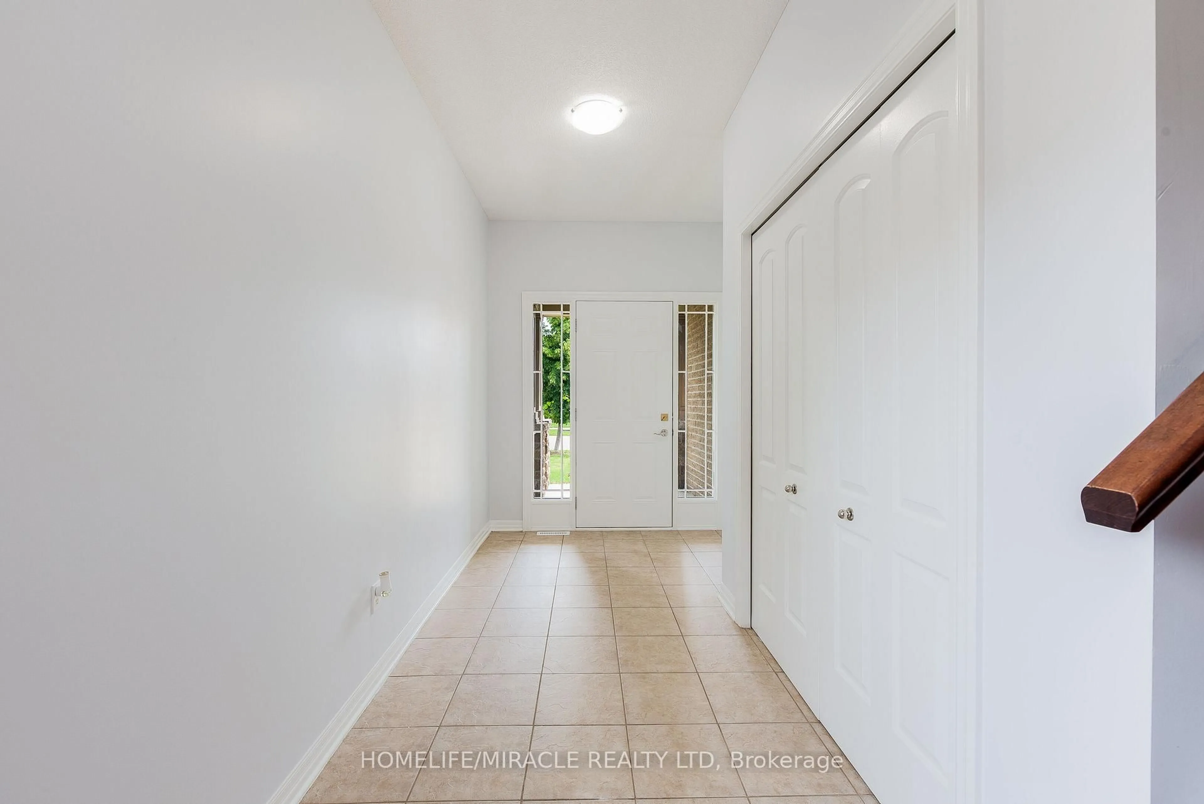 Indoor foyer for 3181 Bayham Lane, London South Ontario N6P 1V5