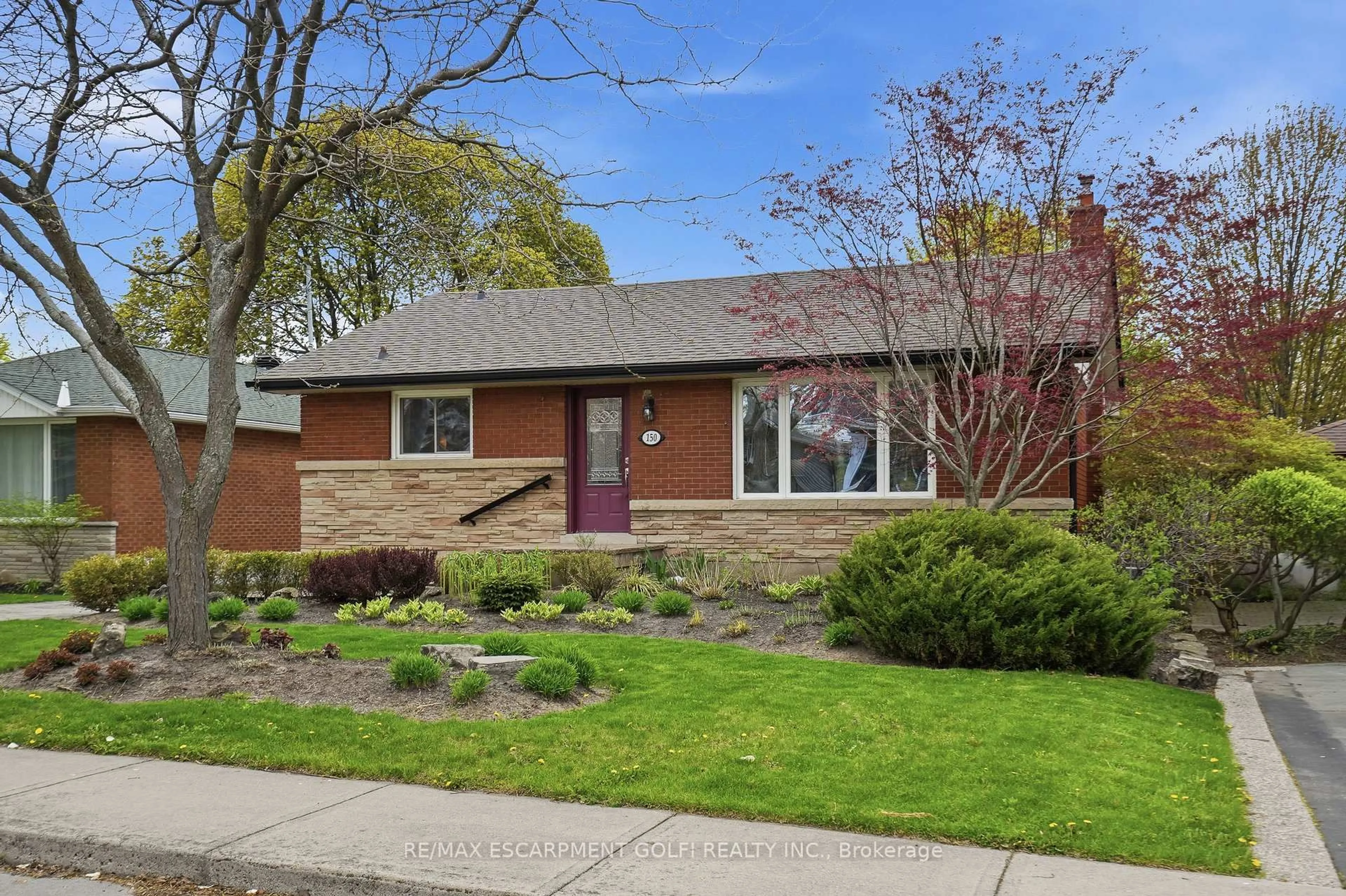 Home with brick exterior material, street for 150 West 28th St, Hamilton Ontario L9C 5B2