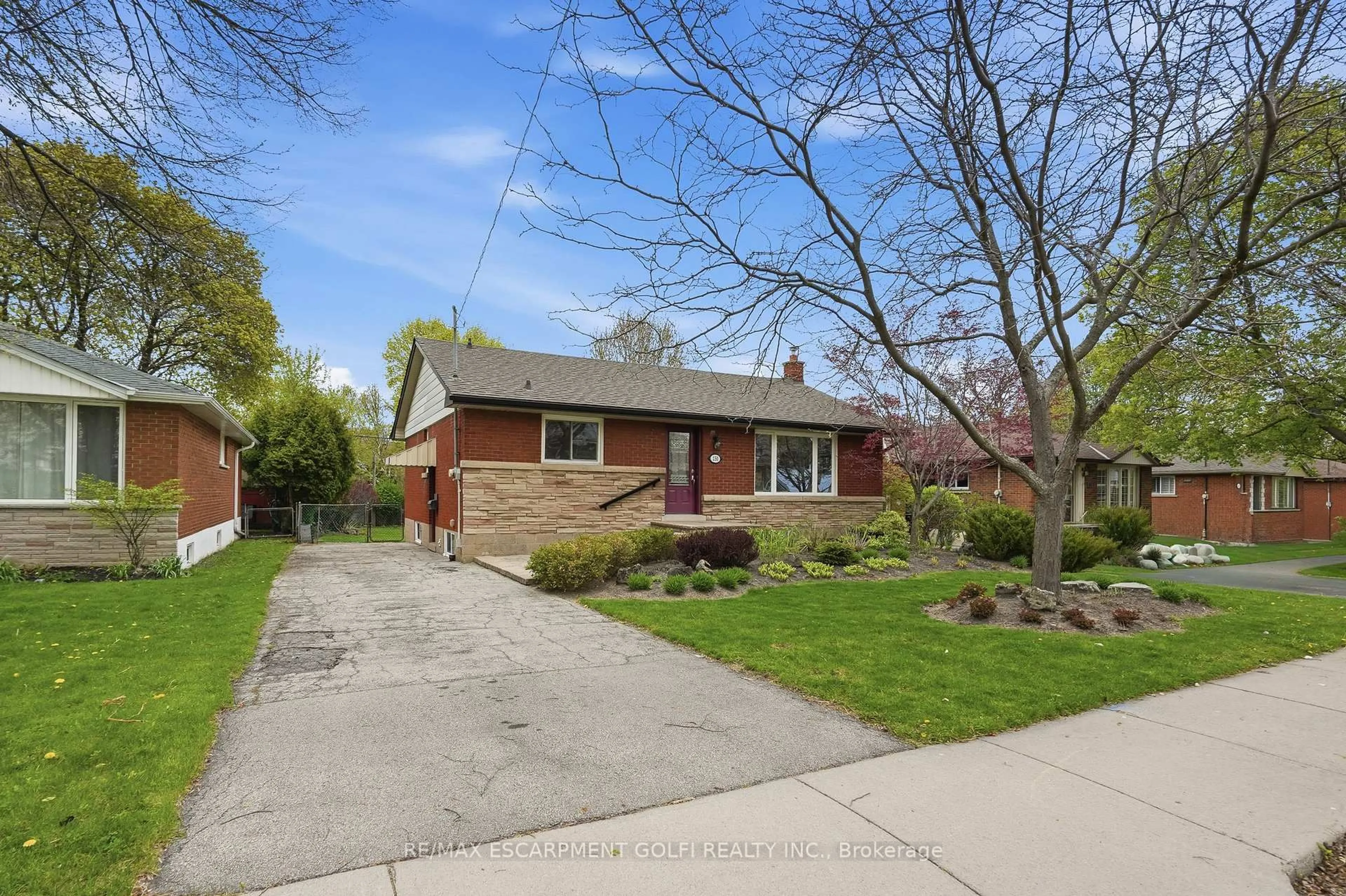 Home with brick exterior material, street for 150 West 28th St, Hamilton Ontario L9C 5B2