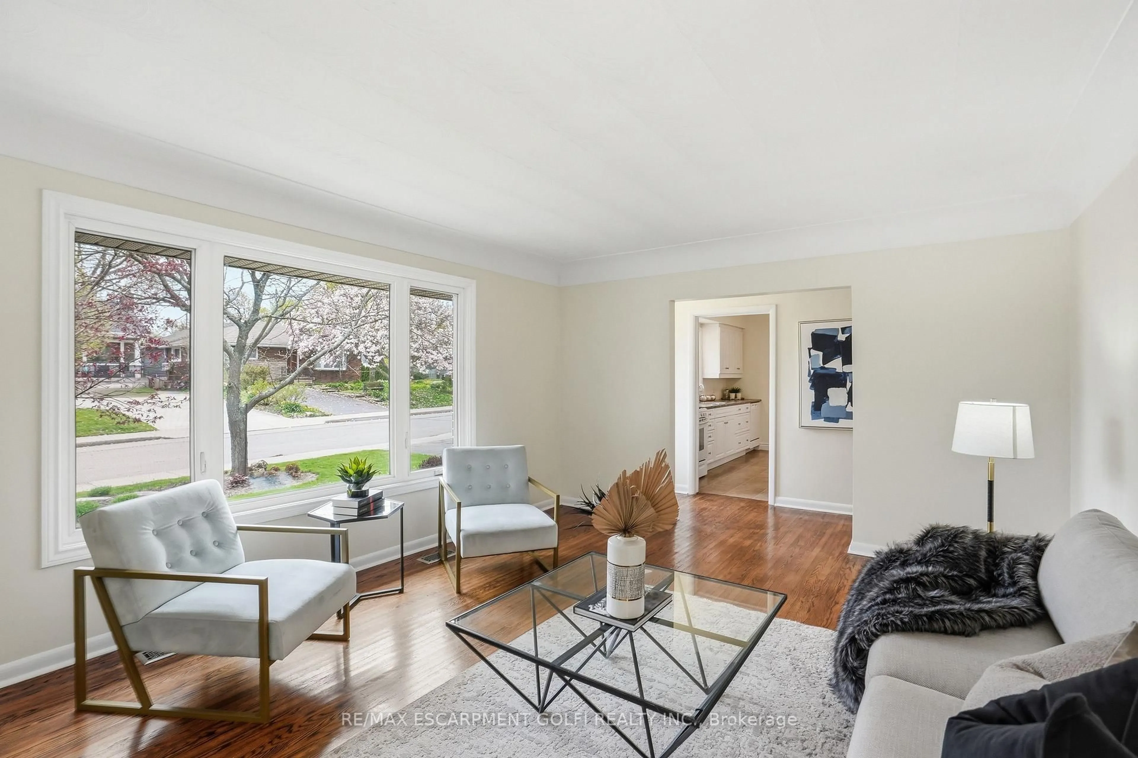 Living room with furniture, unknown for 150 West 28th St, Hamilton Ontario L9C 5B2