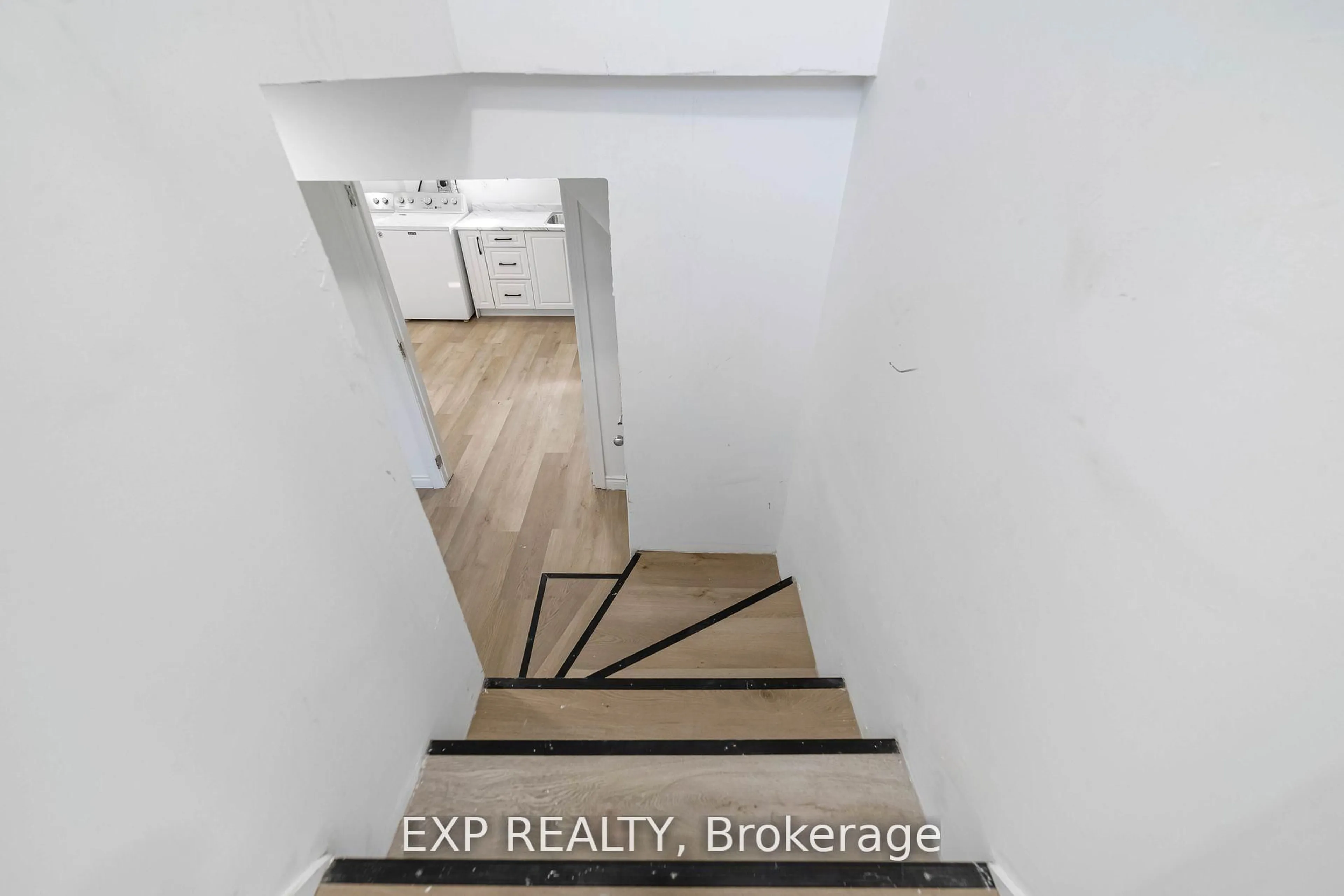 Stairs for 1487 Beckworth Ave, London East Ontario N5V 2K8