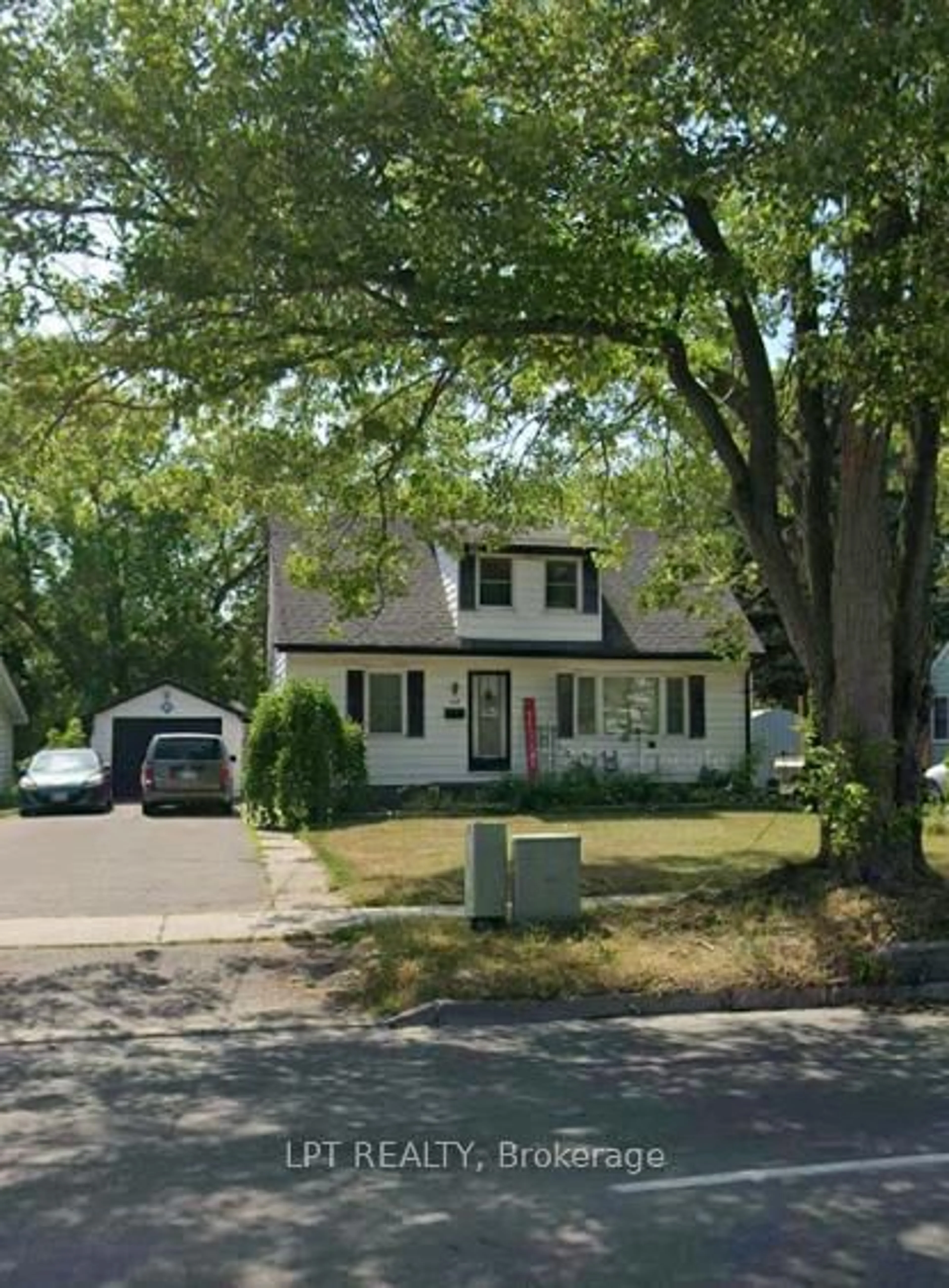 Home with vinyl exterior material, street for 538 SIDNEY St, Belleville Ontario K8P 4A2