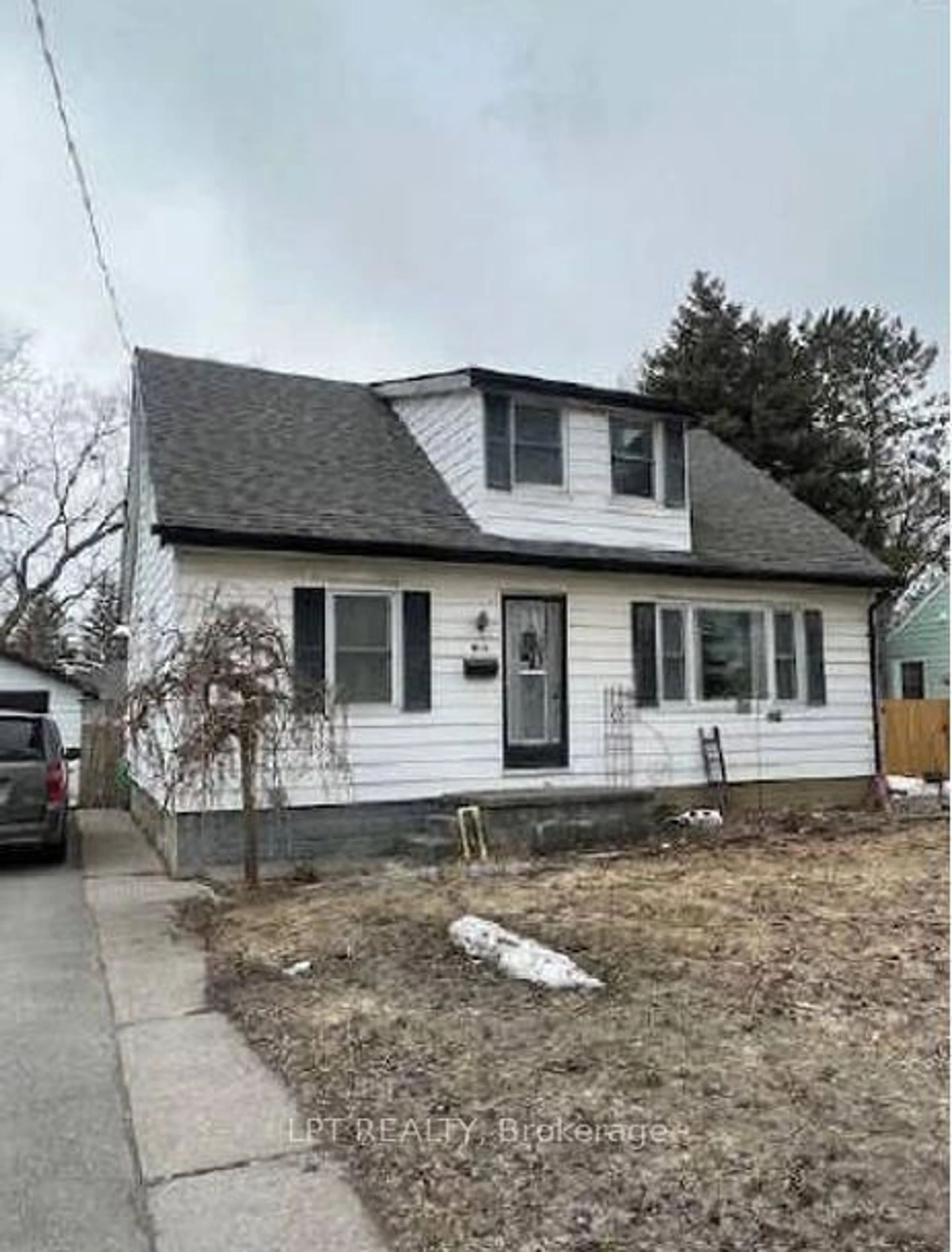 Home with vinyl exterior material, street for 538 SIDNEY St, Belleville Ontario K8P 4A2