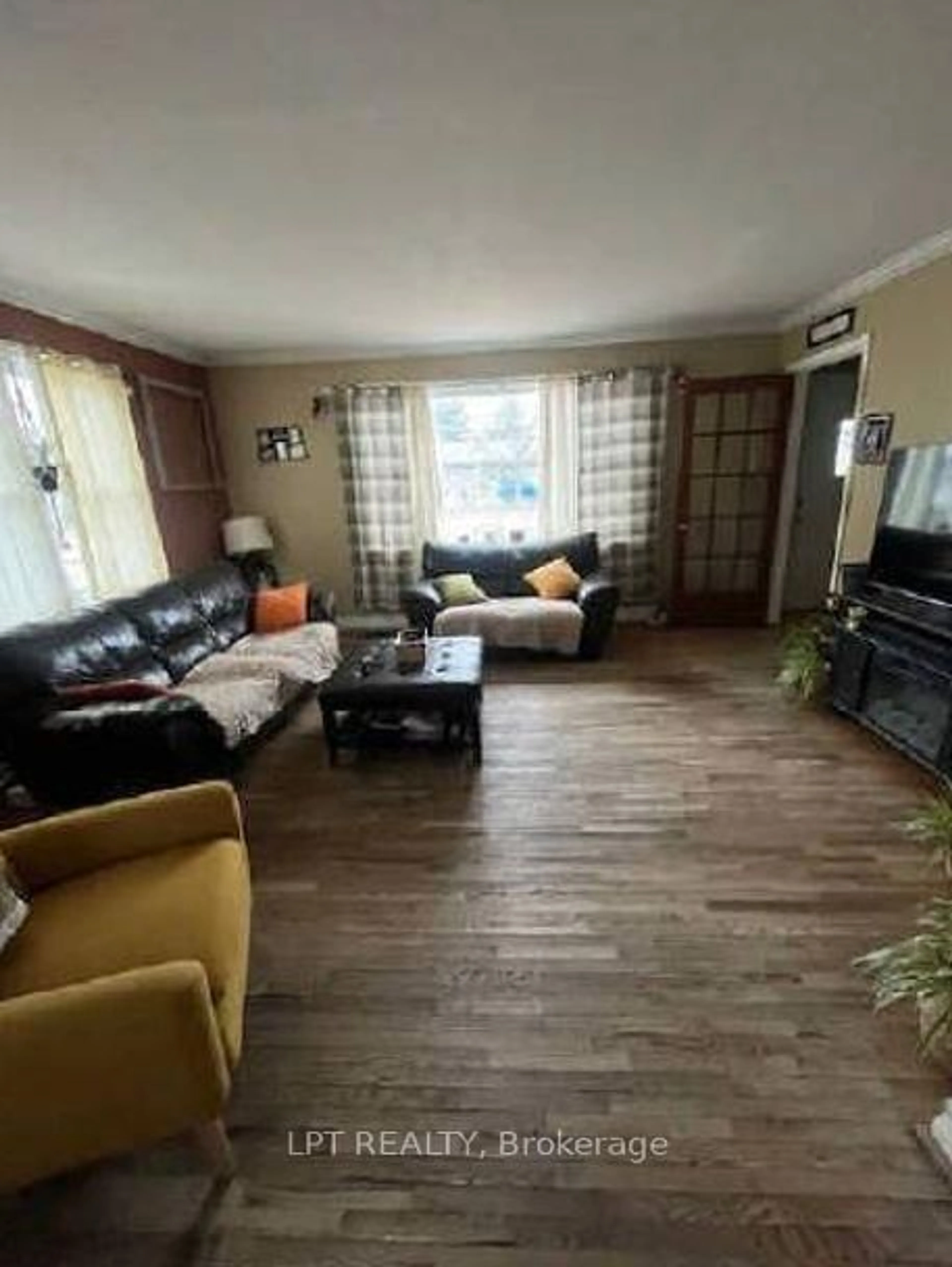 Living room with furniture, unknown for 538 SIDNEY St, Belleville Ontario K8P 4A2
