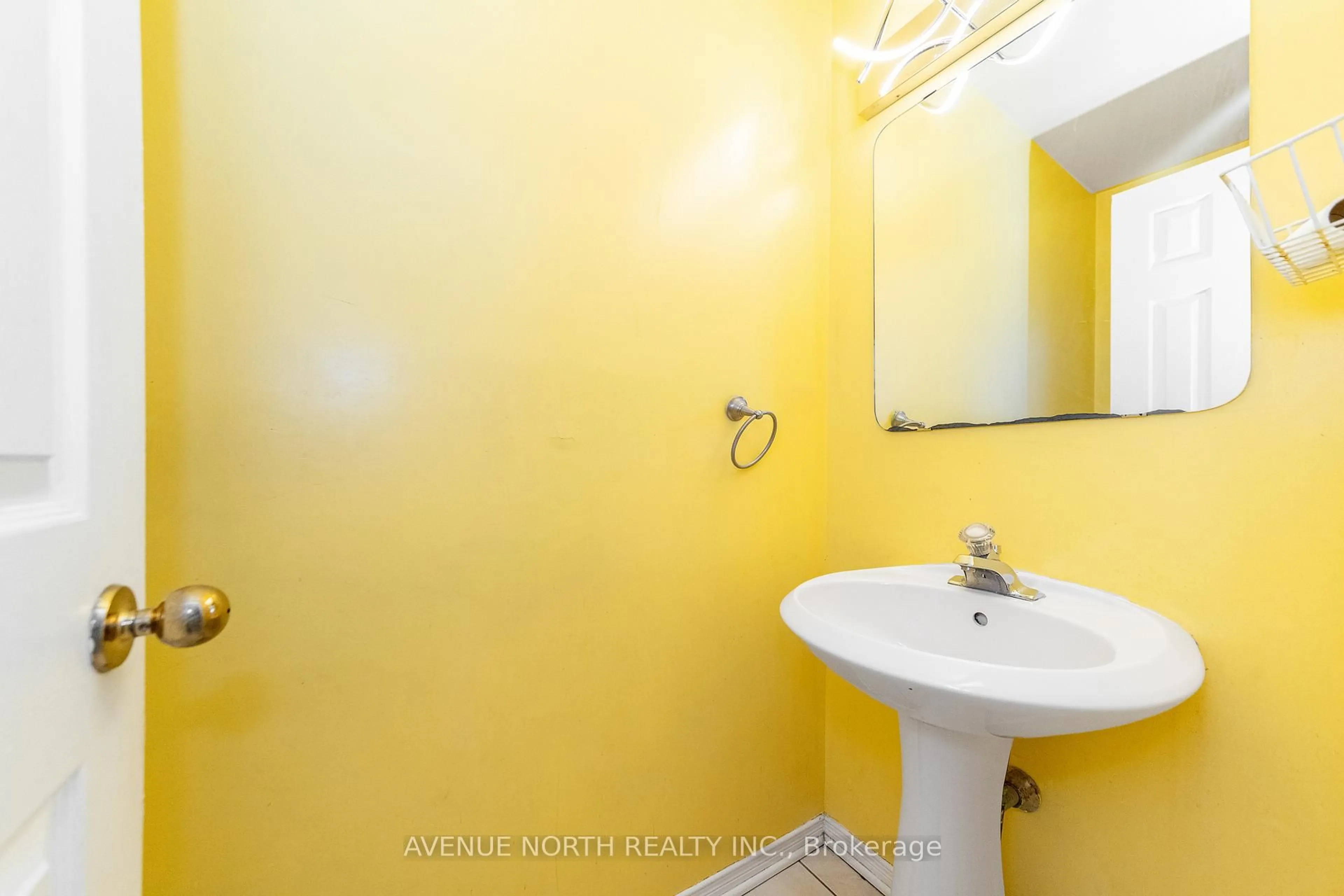 Standard bathroom, unknown for 80 WOODBURY Cres, Ottawa Ontario K1G 5E1