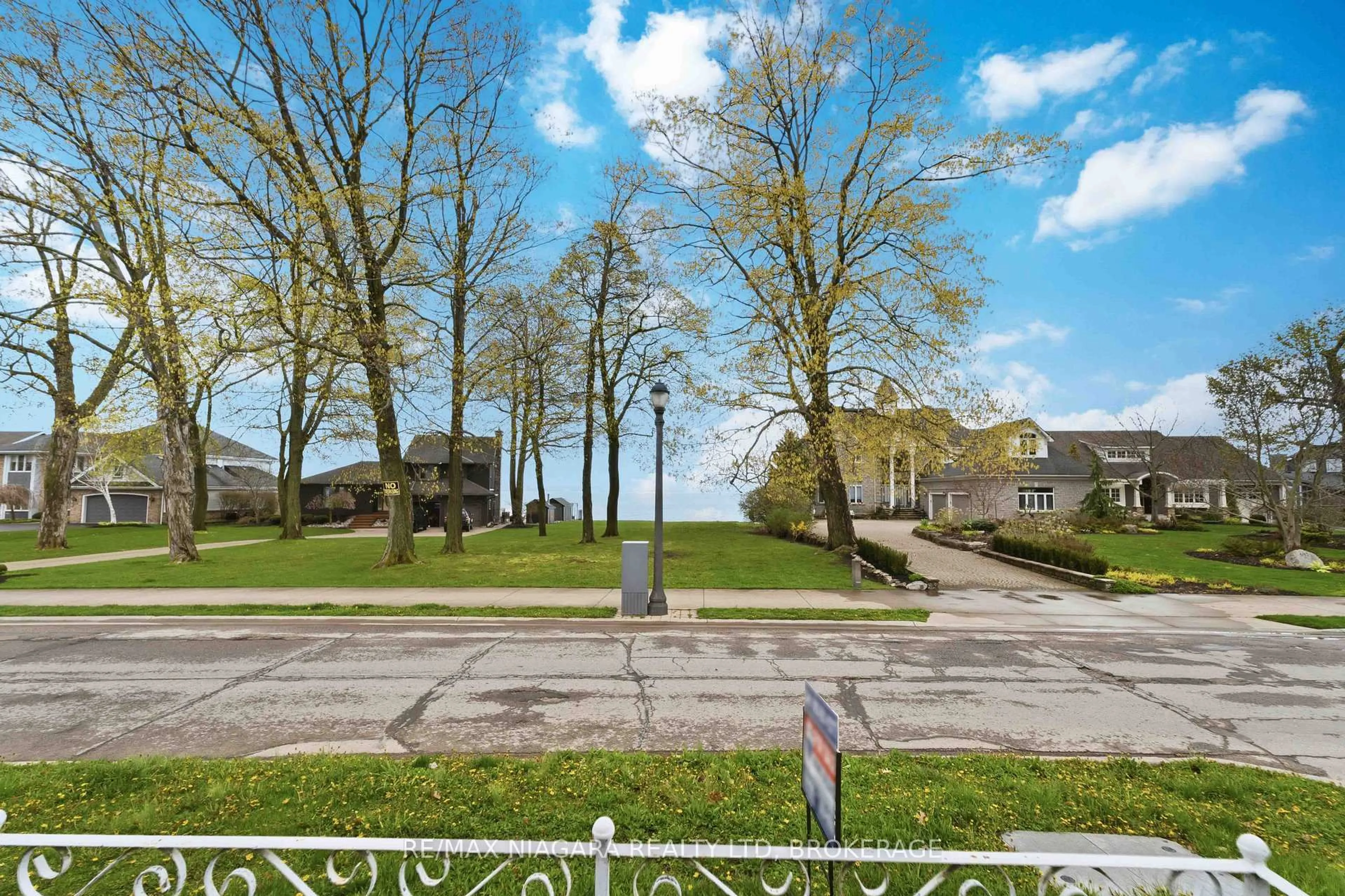 A pic from outside/outdoor area/front of a property/back of a property/a pic from drone, street for 696 LAKESHORE Rd, Fort Erie Ontario L2A 1C1