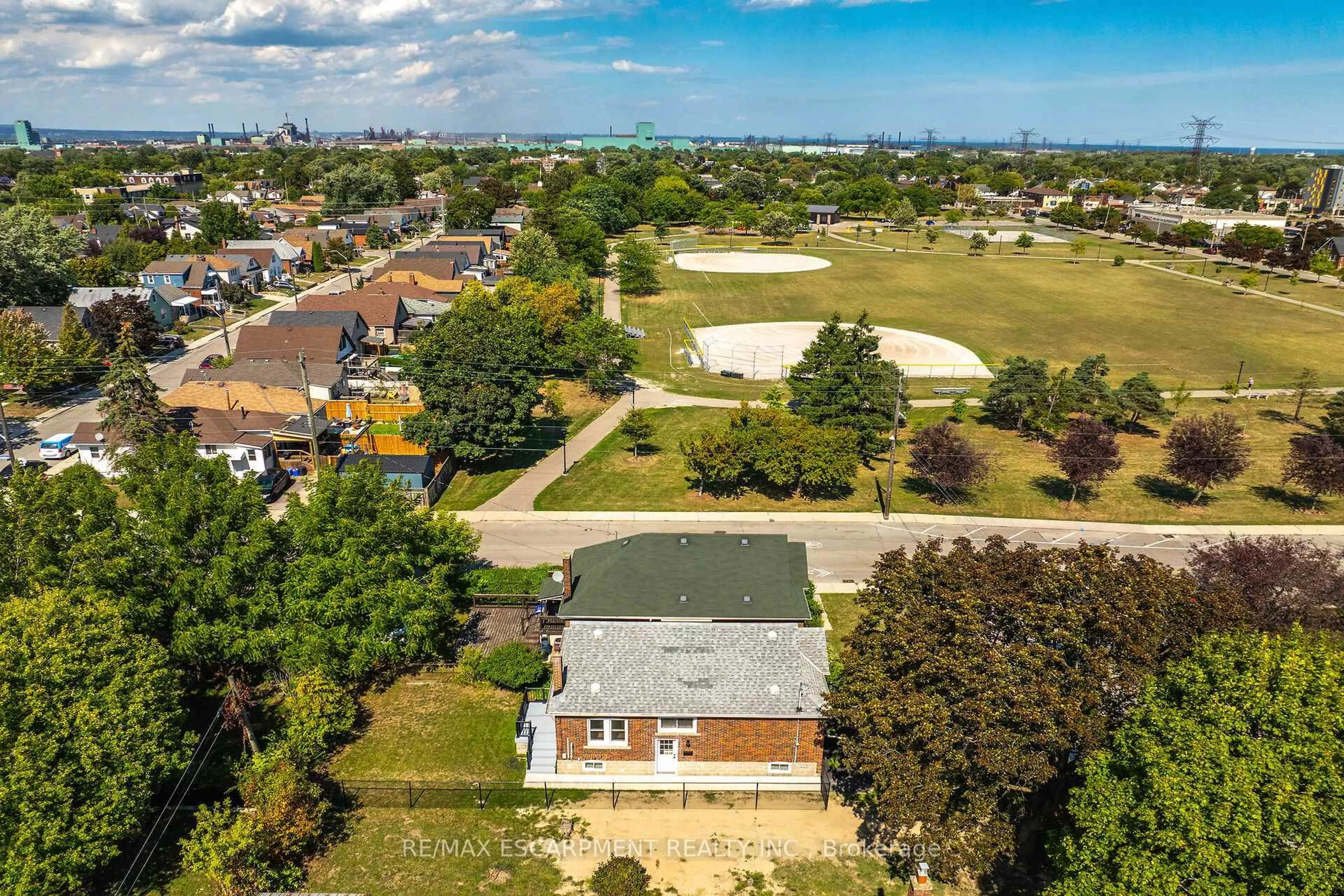 A pic from outside/outdoor area/front of a property/back of a property/a pic from drone, street for 126 Auburn Ave, Hamilton Ontario L8K 3B2