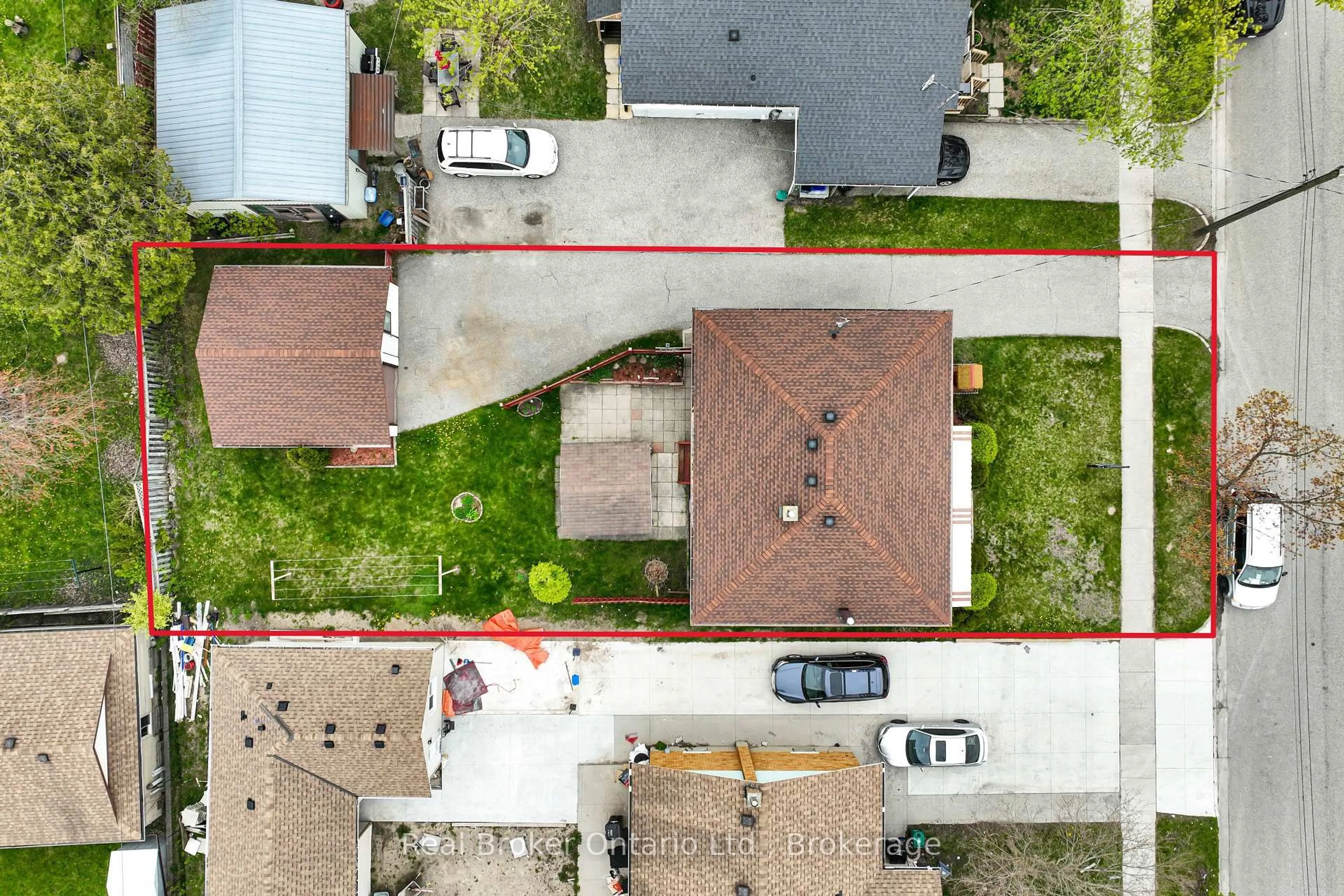 A pic from outside/outdoor area/front of a property/back of a property/a pic from drone, street for 144 Byron Ave, Kitchener Ontario N2C 1Z8