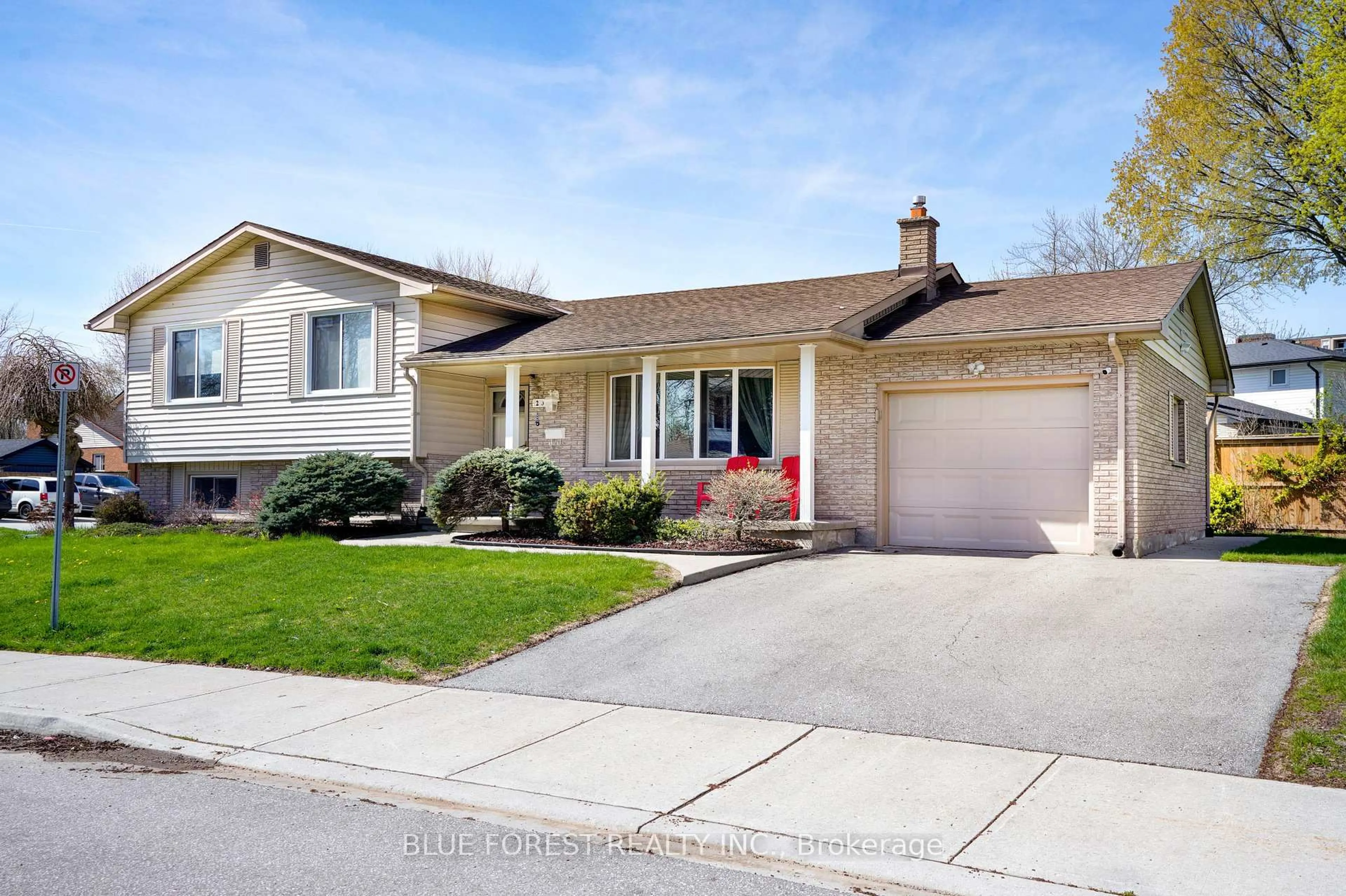 Home with vinyl exterior material, street for 23 Fox Mill Cres, London South Ontario N6J 2B3