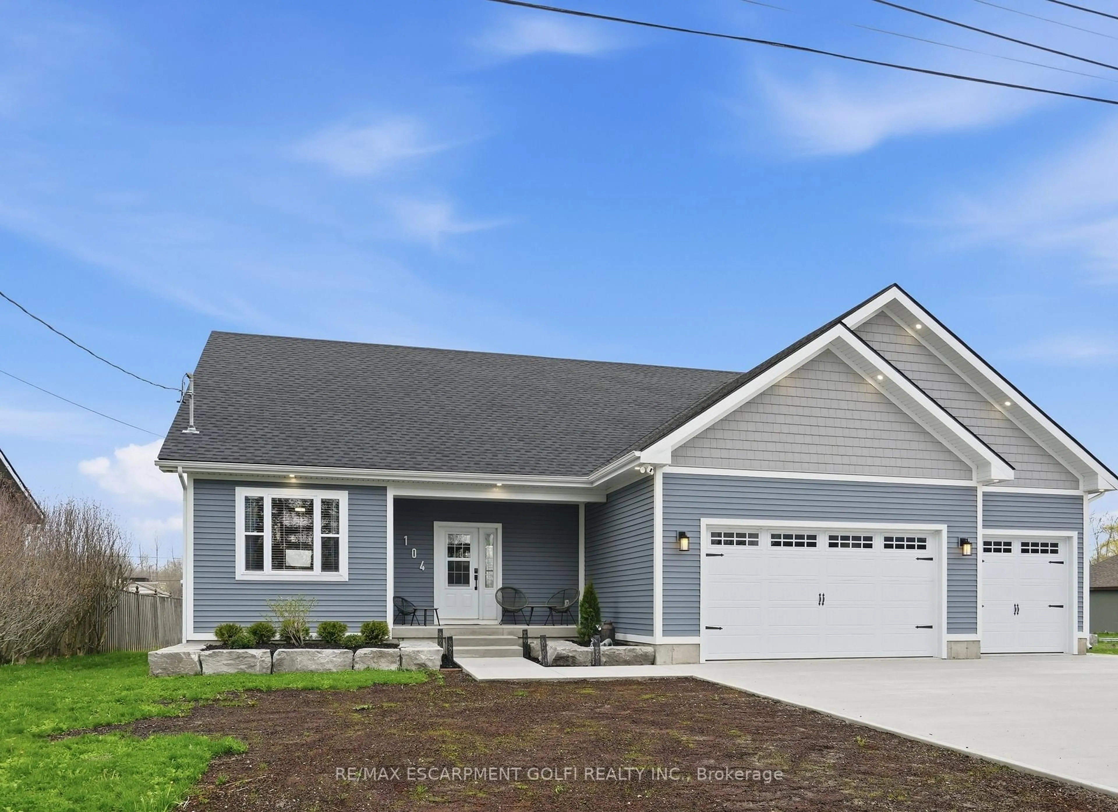 Home with vinyl exterior material, street for 104 Neva Rd, Fort Erie Ontario L0S 1N0