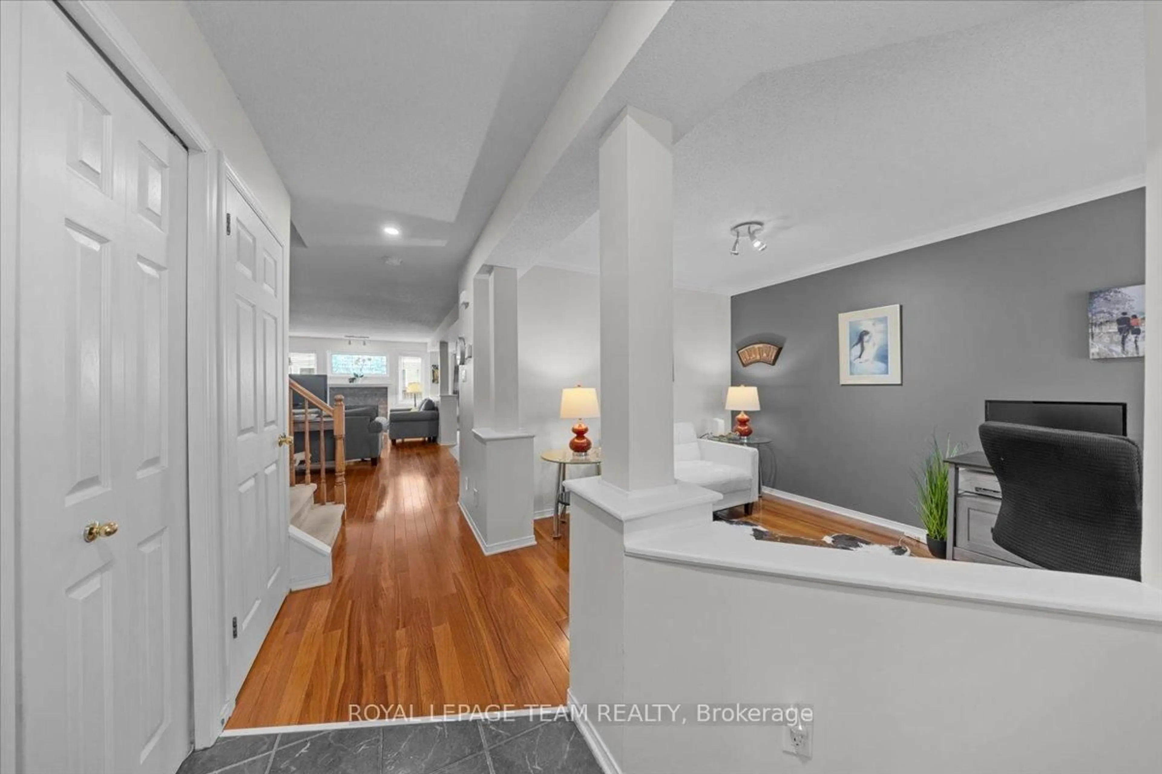 Indoor entryway for 115 Fairlop Way, Ottawa Ontario K2J 5B6