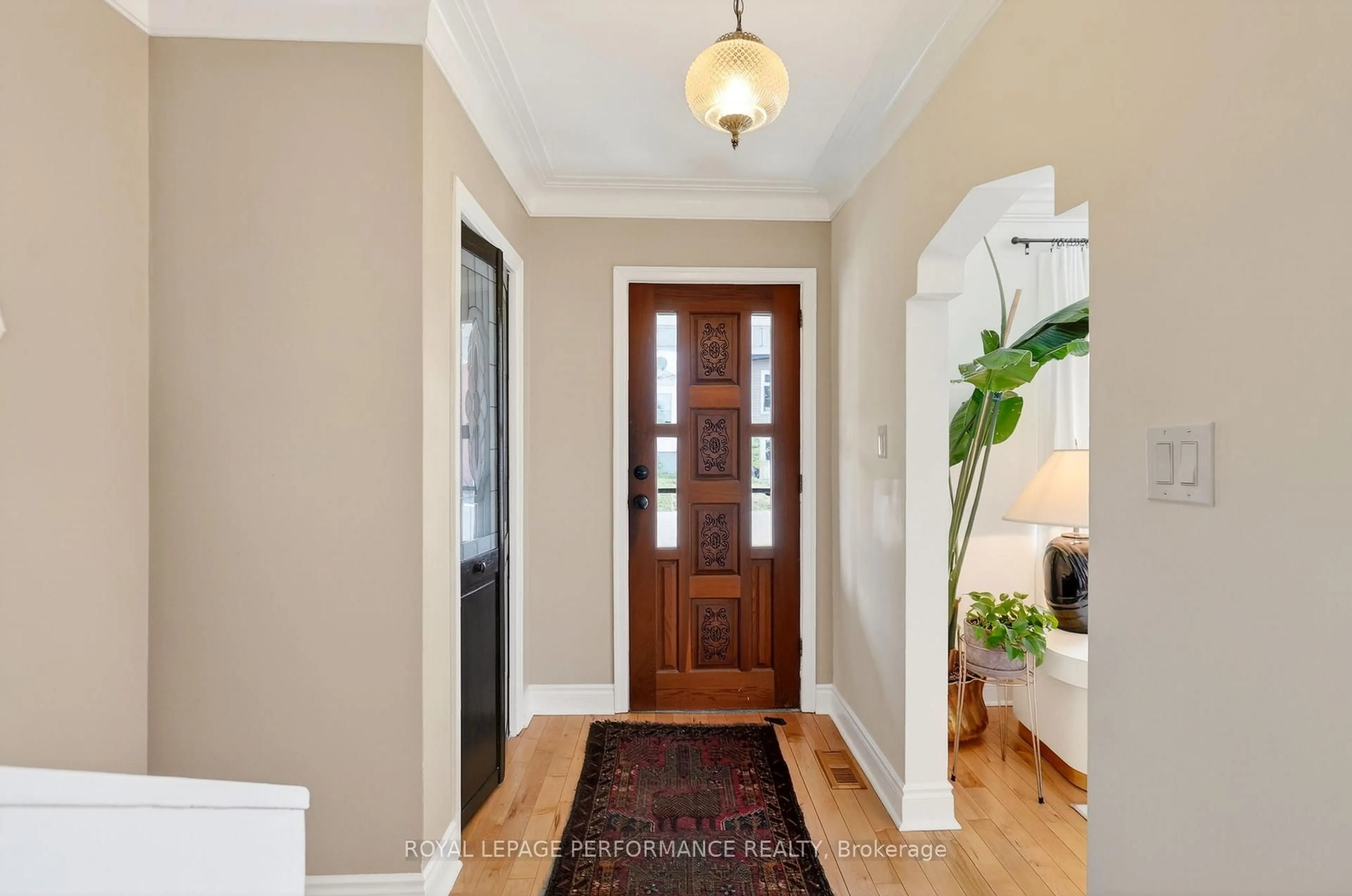 Indoor entryway for 317 Shakespeare St, Ottawa Ontario K1L 5M1