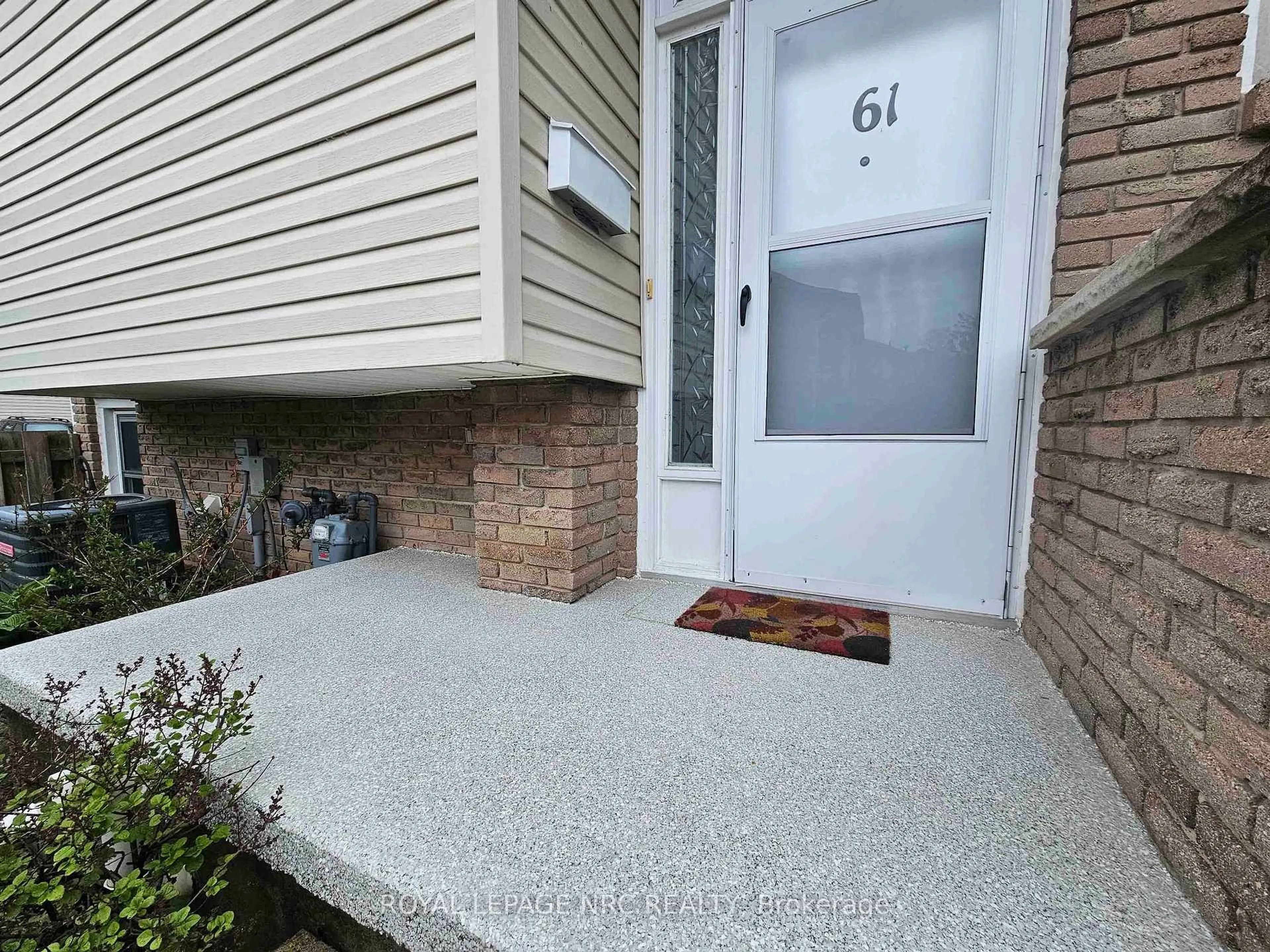 Home with vinyl exterior material, street for 151 Parnell Rd #61, St. Catharines Ontario L2M 3S4