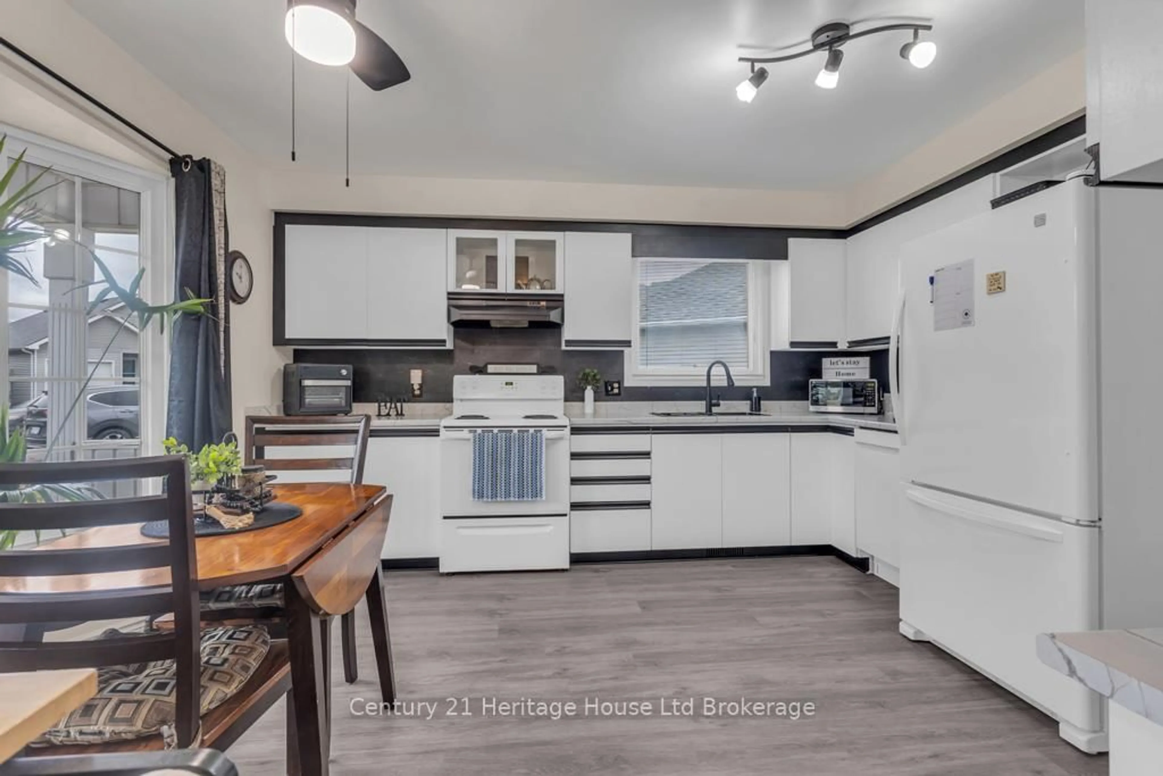 Open concept kitchen, unknown for 5 Dereham Dr, Tillsonburg Ontario N4G 5L8