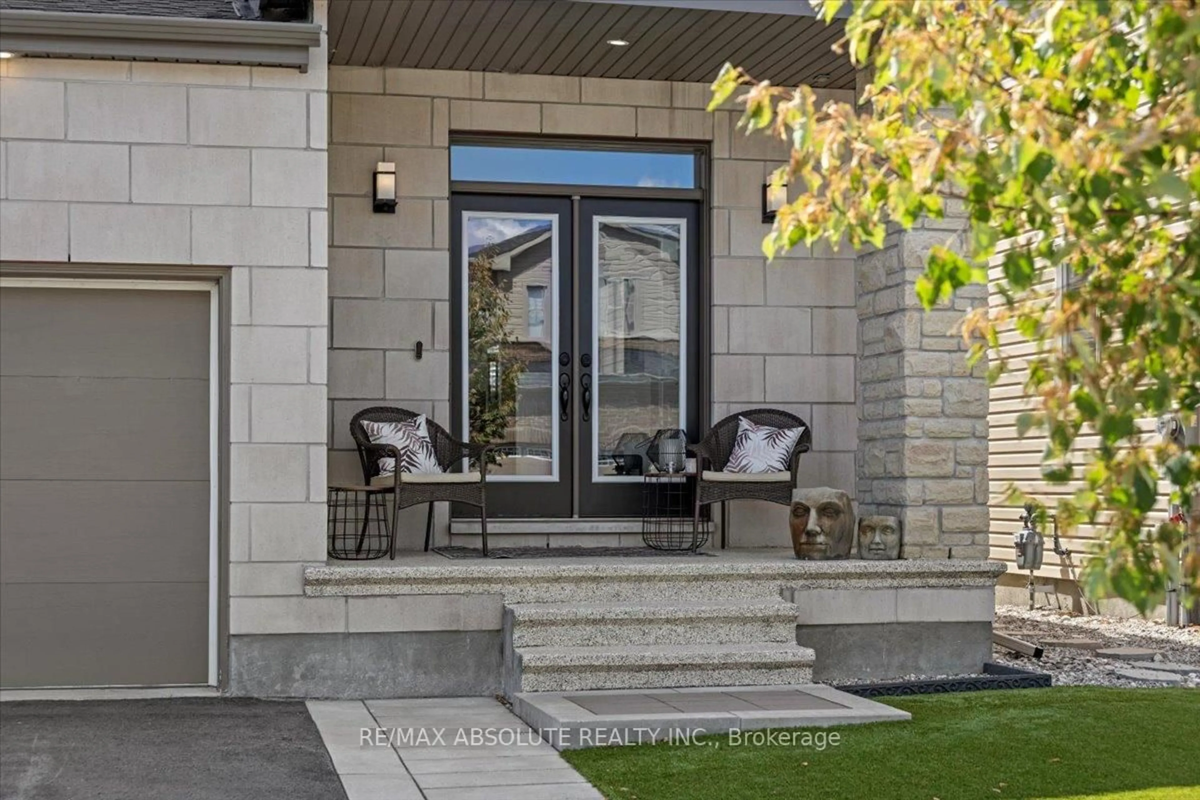 Unknown for 1008 Manege St, Ottawa Ontario K2S 0Y7