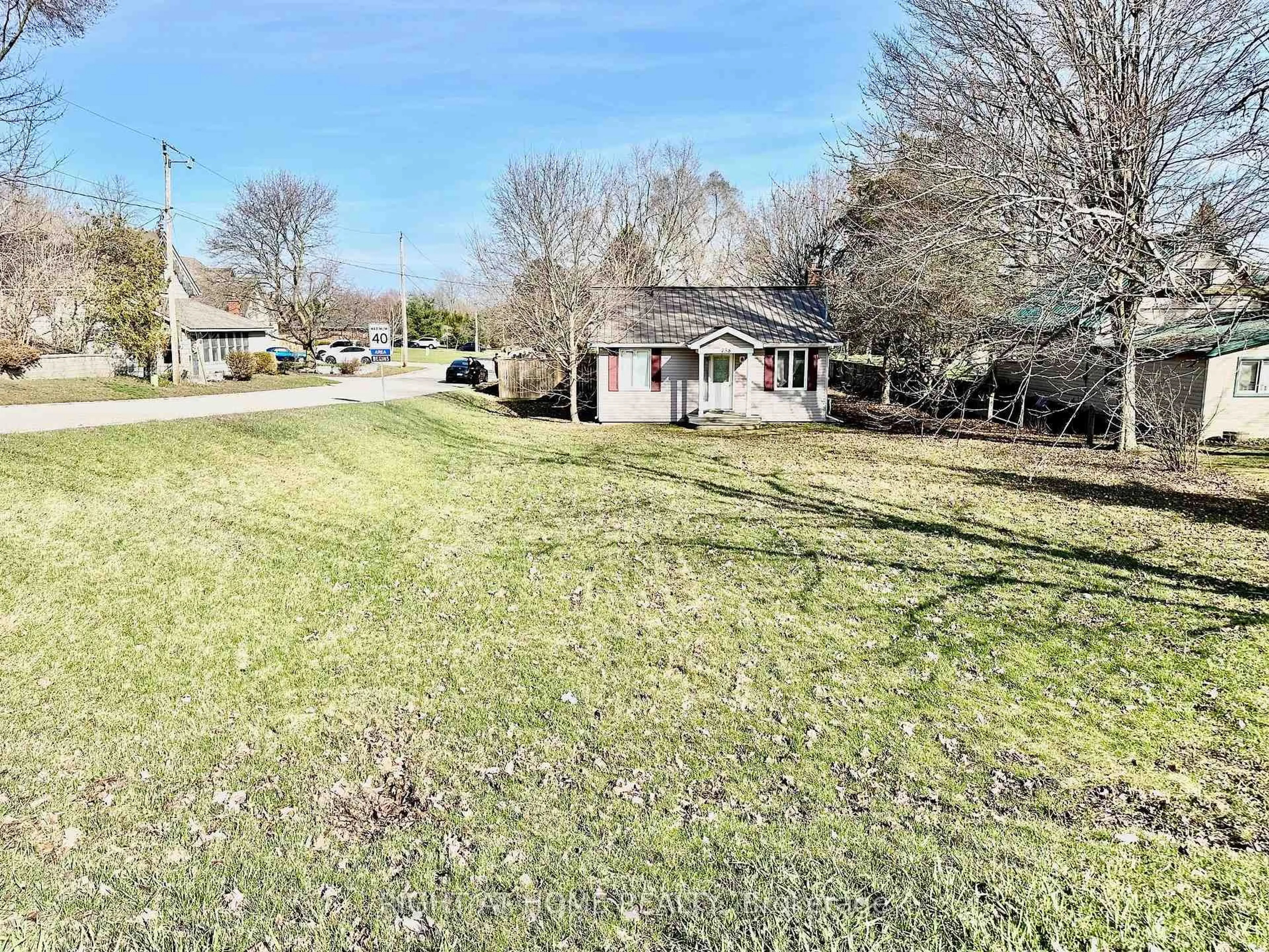 A pic from outside/outdoor area/front of a property/back of a property/a pic from drone, street for 738 MOUNT PLEASANT Rd, Brant Ontario N0E 1K0