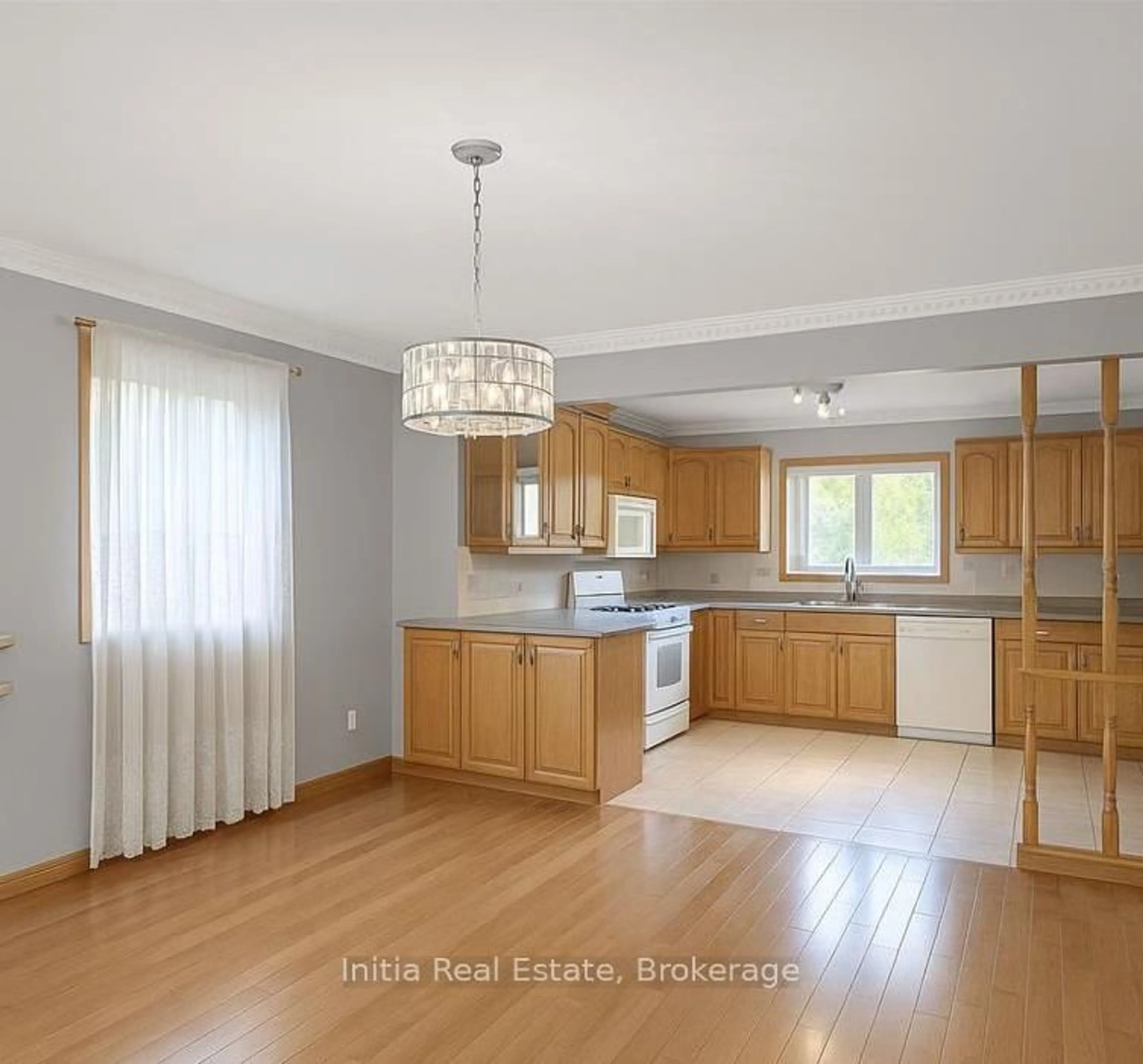 Open concept kitchen, wood/laminate floor for 216 Highbury Ave, London East Ontario N5Z 2W7